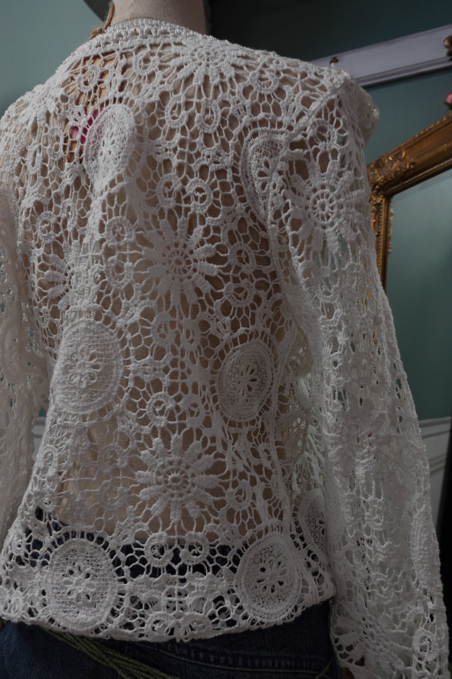 Gilet vintage en crochet blanc – Style bohème chic