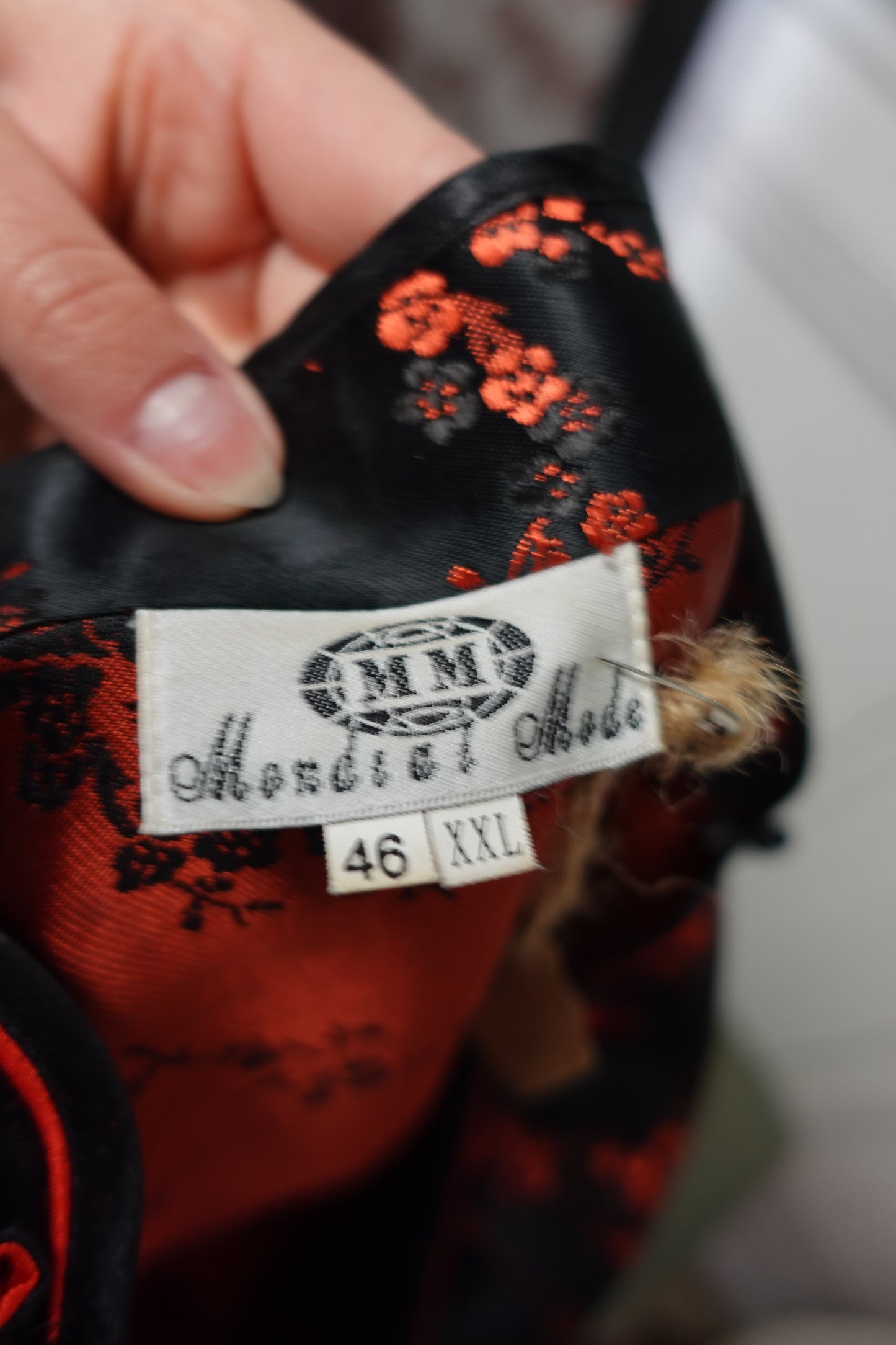 Robe Qipao Vintage en Soie Noire & Brocarts Rouges