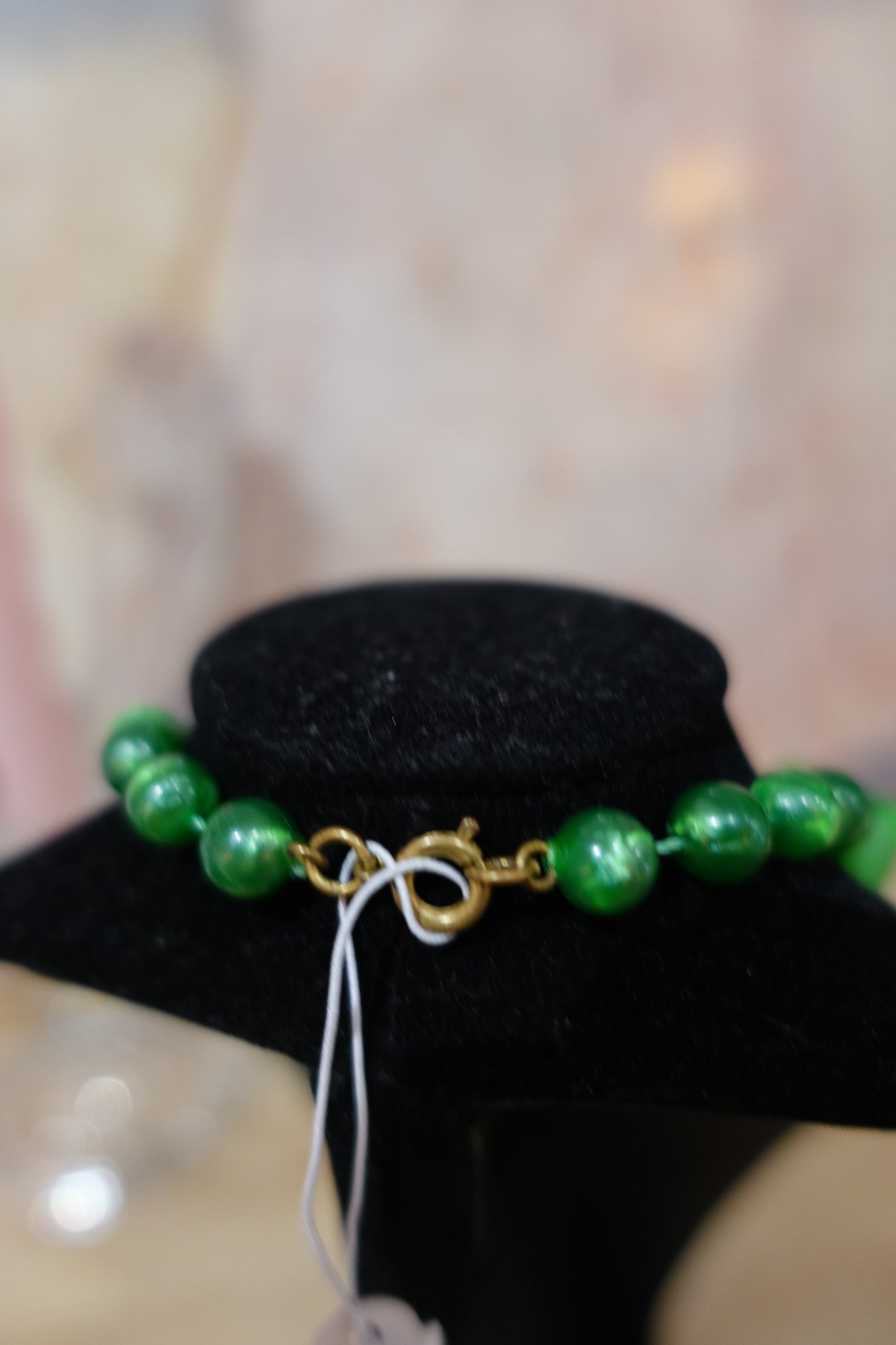 Collier vintage en résine verte marbrée – Années 80