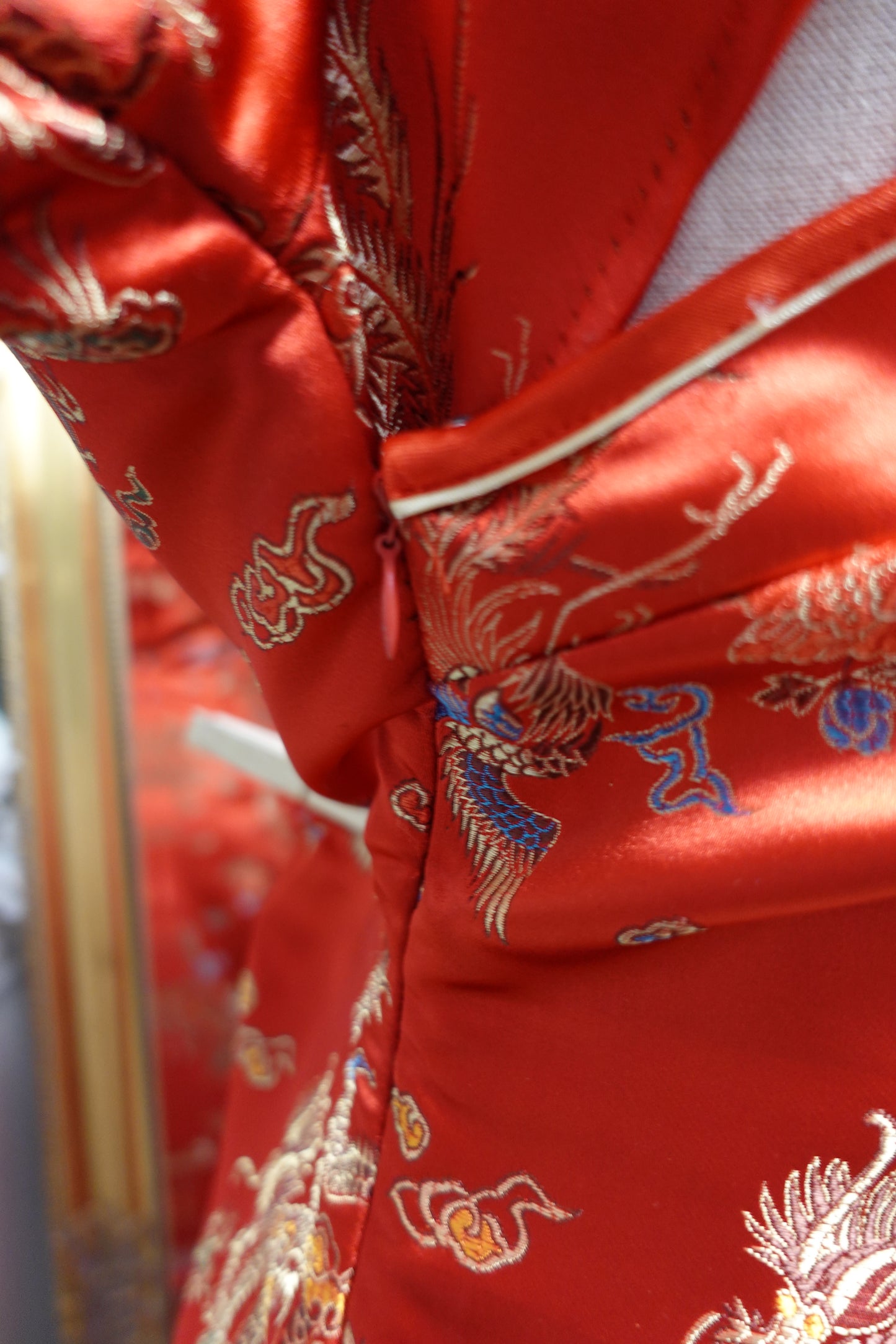 Robe Qipao Rétro en Brocart Satiné – Rouge Impérial