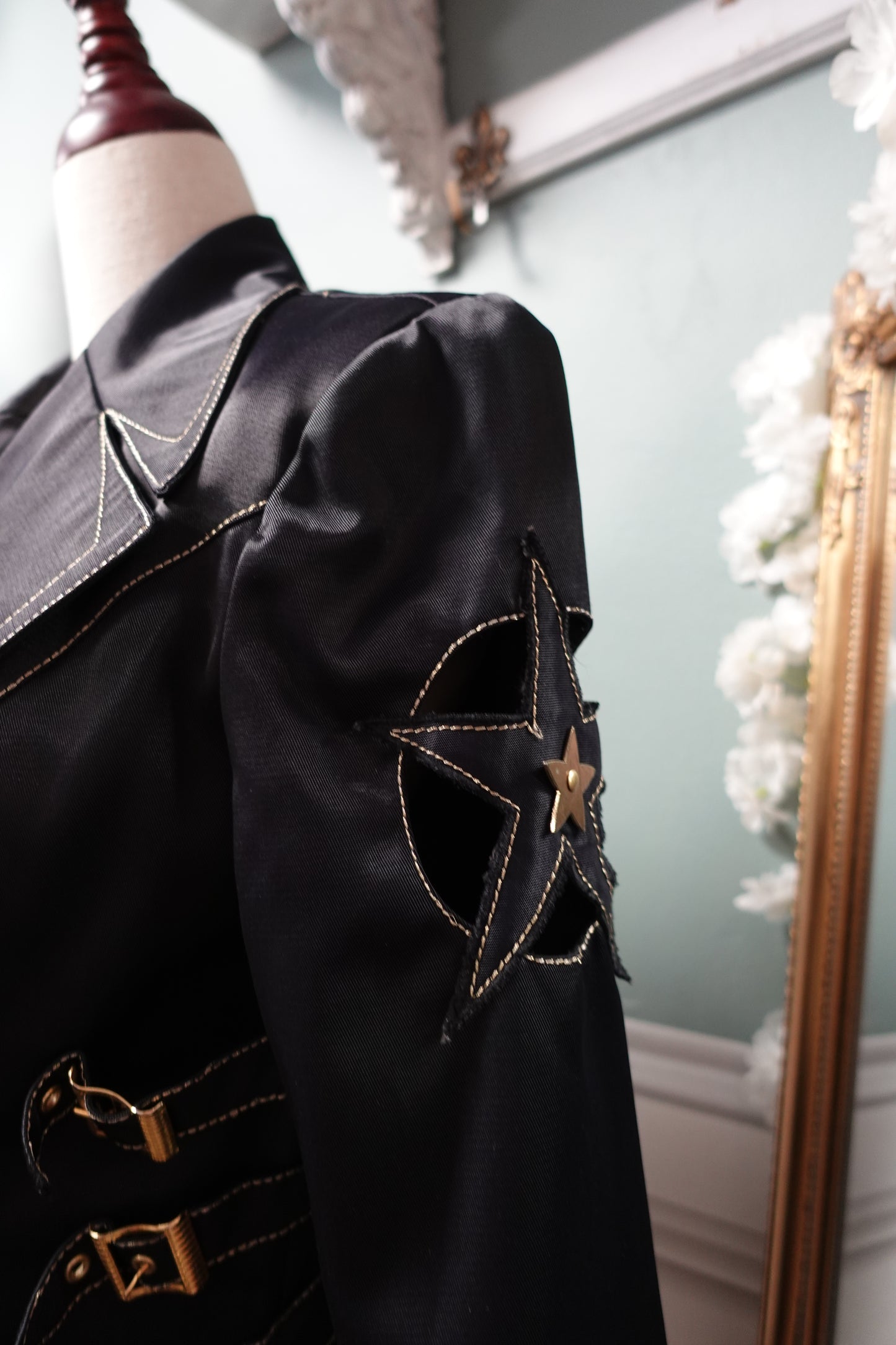 Veste Blazer Asymétrique Vintage — Noir & Boutons Bijoux (Circa 1980)