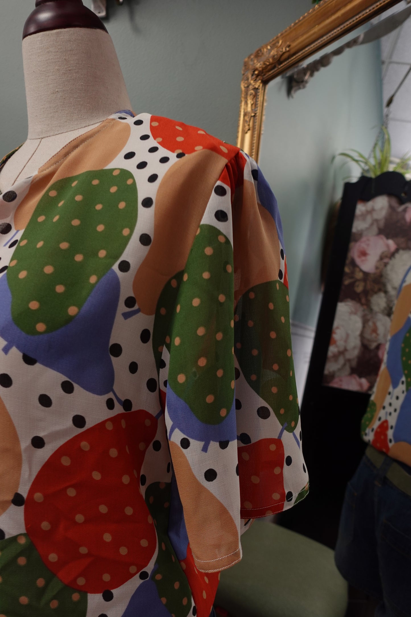 Blouse fluide imprimée "Verger" – Motifs Poires & Pois Vintage