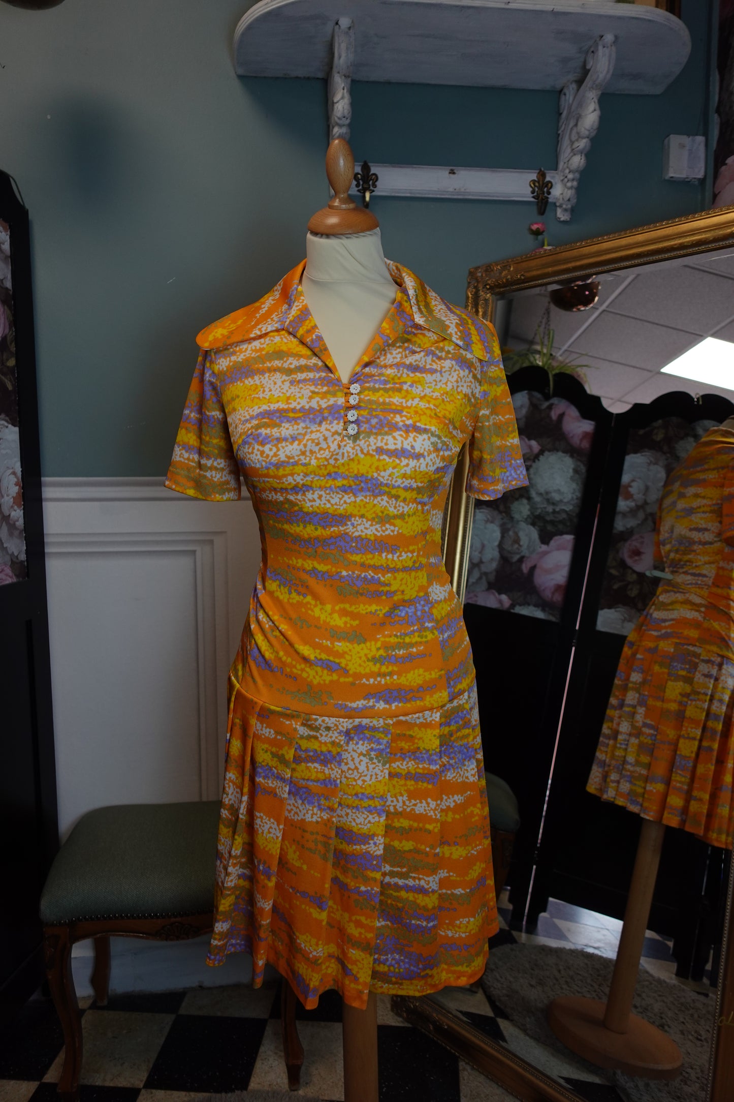 Robe Vintage Années 70 Orange à Grand Col Iconique