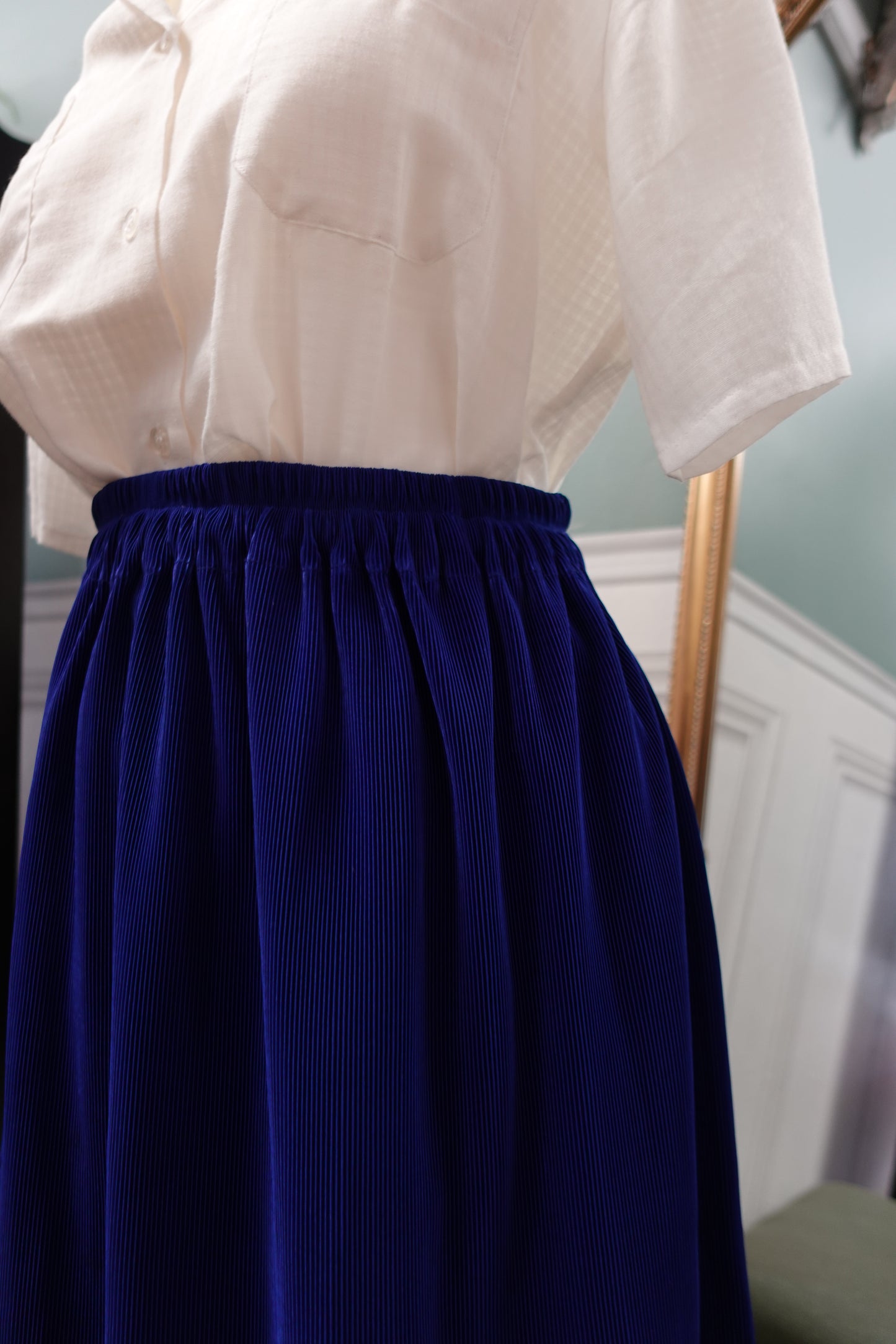 Jupe midi micro-plissée – Bleu Électrique