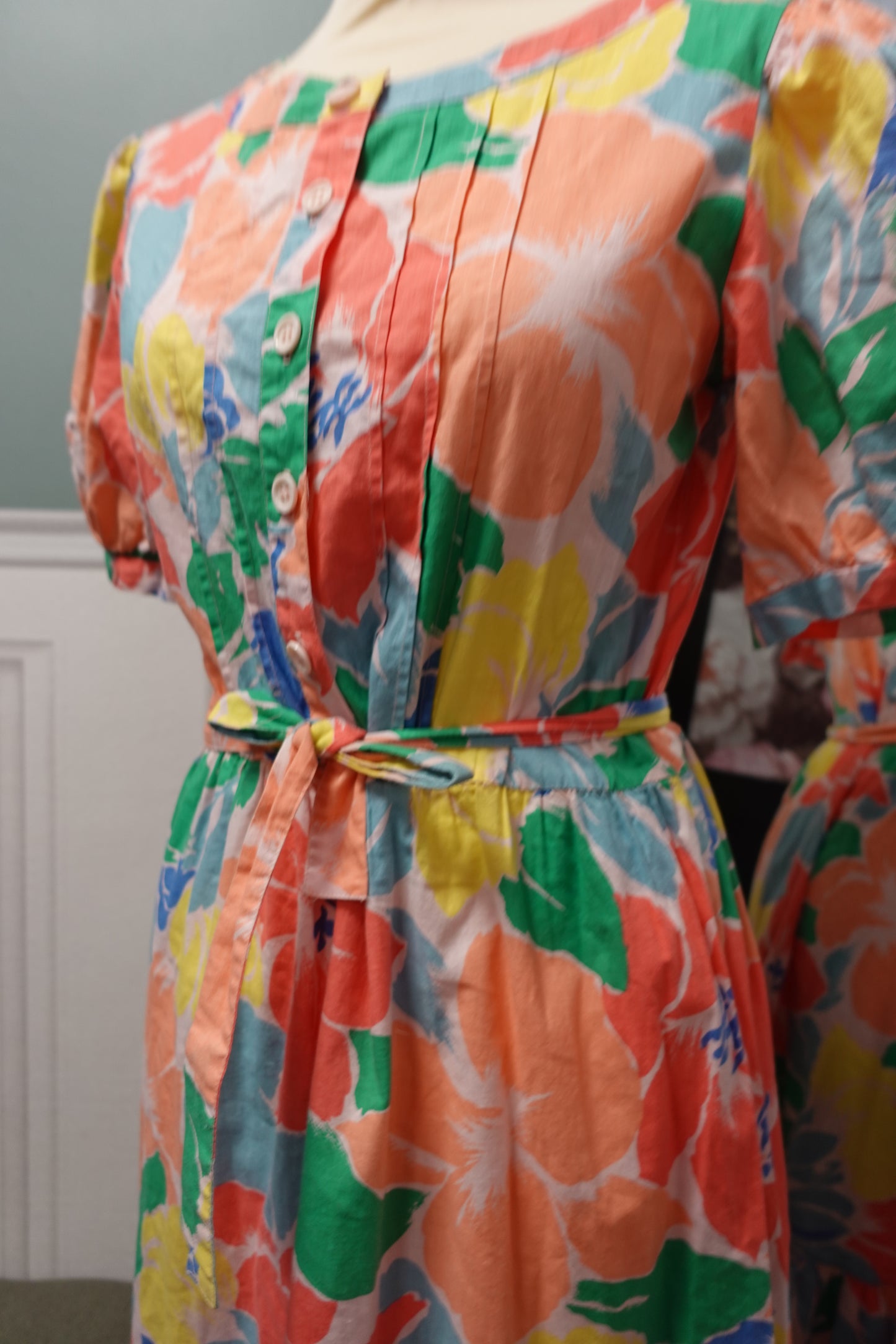 Robe vintage fleurie Made in France 100 % coton – Ceinturée