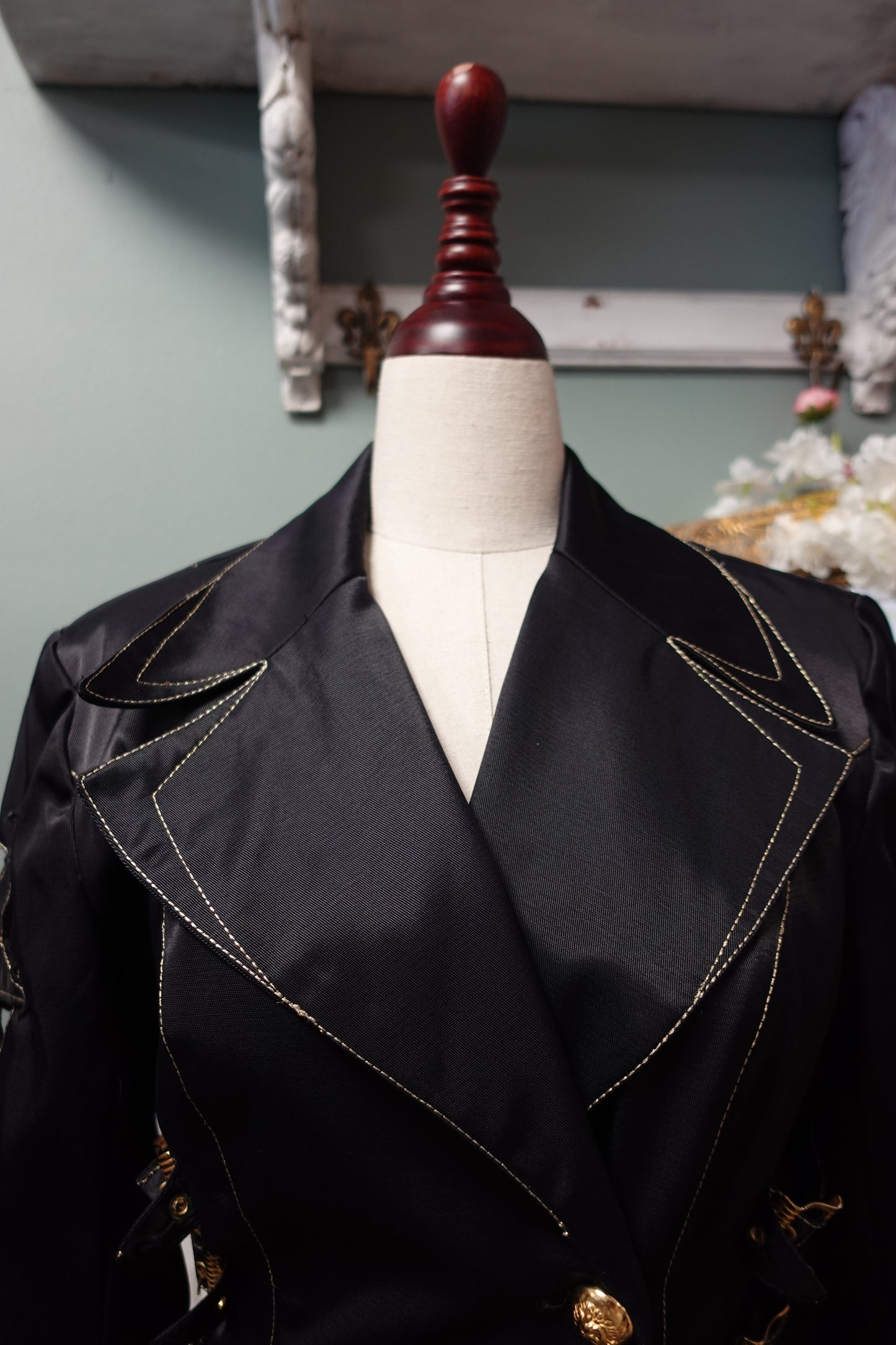Veste Blazer Asymétrique Vintage — Noir & Boutons Bijoux (Circa 1980)