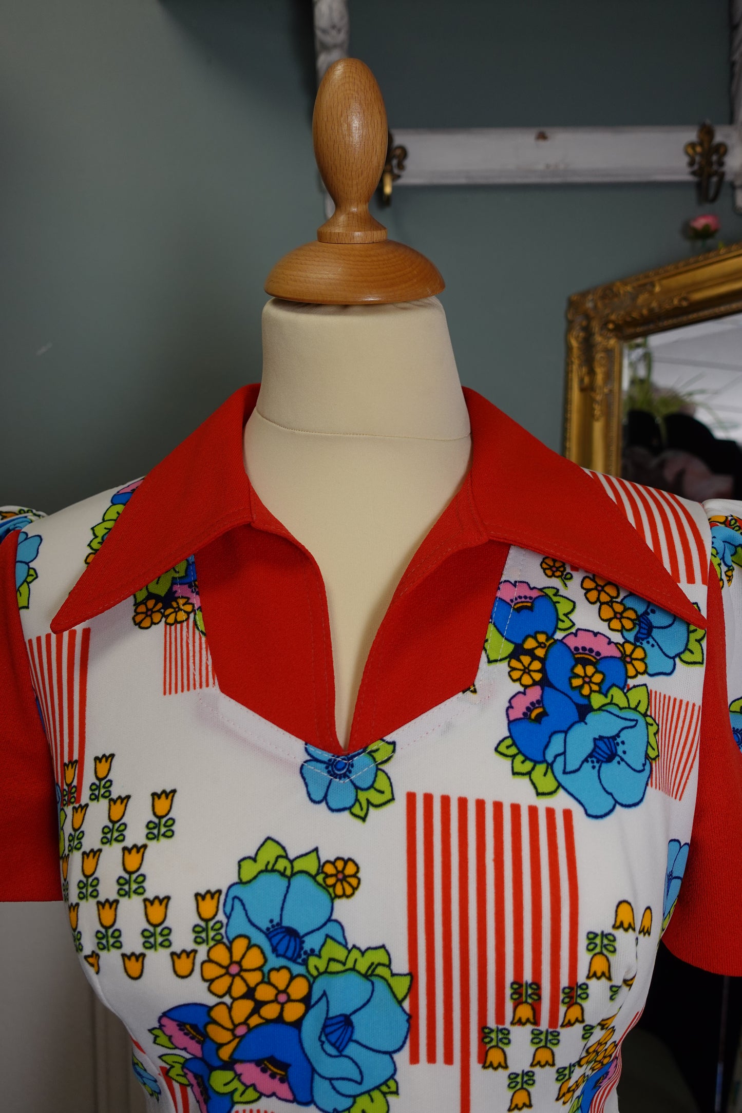 Robe vintage années 60/70 à imprimé floral graphique