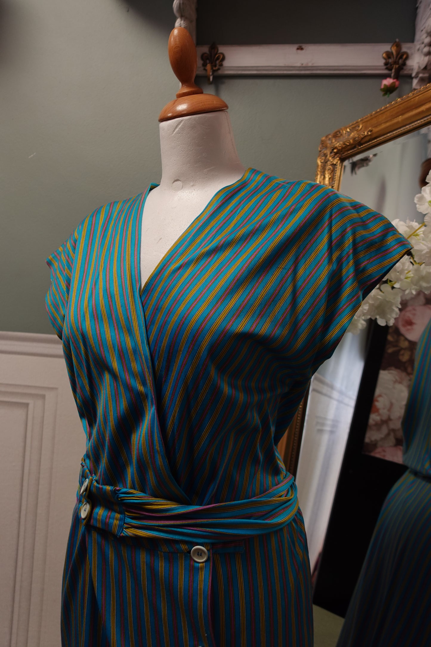: Robe Midi Vintage Années 70 en Coton – Coupe Demi-Portefeuille & Manches Évasées