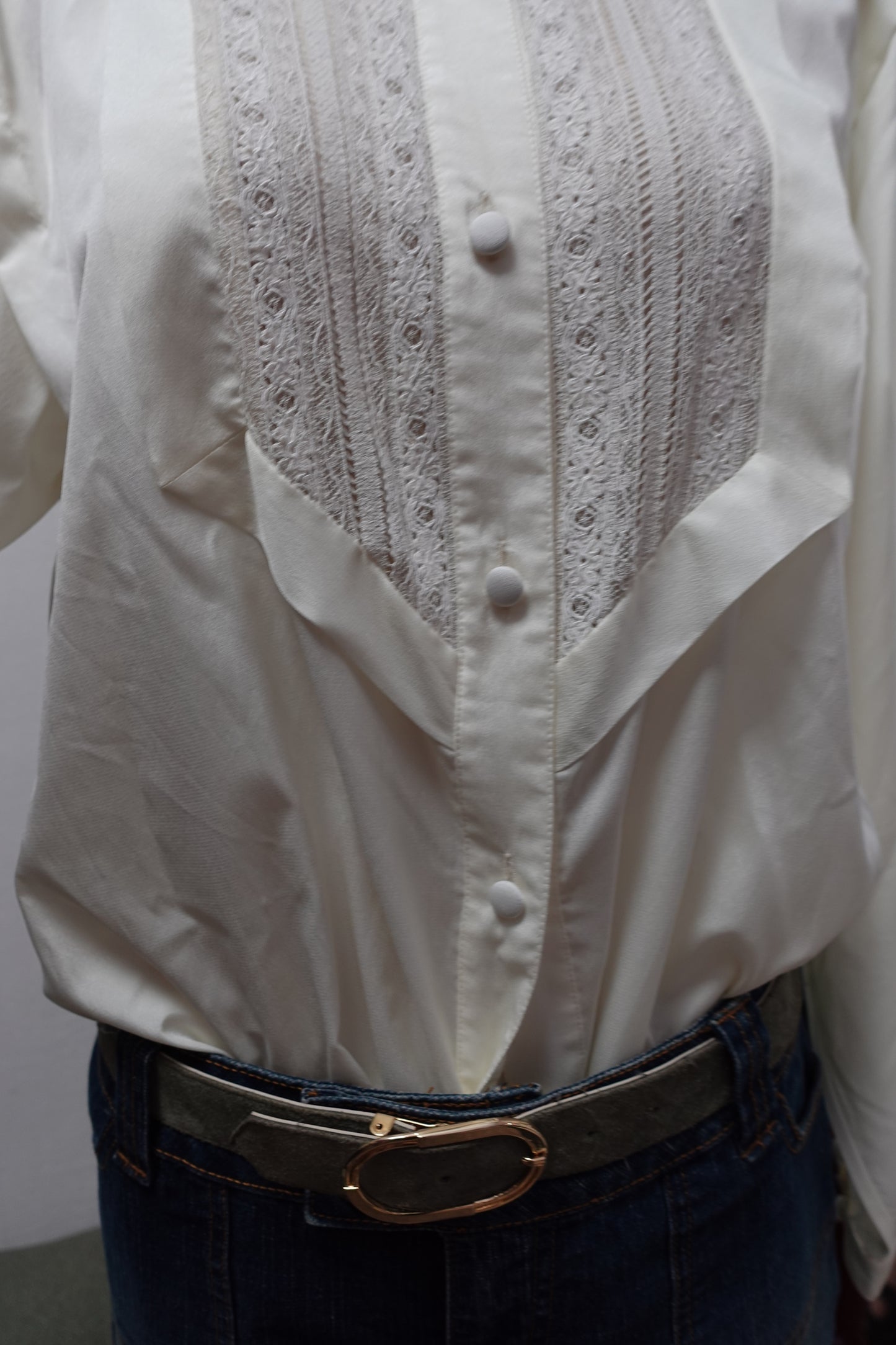 Chemisier en dentelle et col montant – Ted Lapidus Vintage – Ivoire