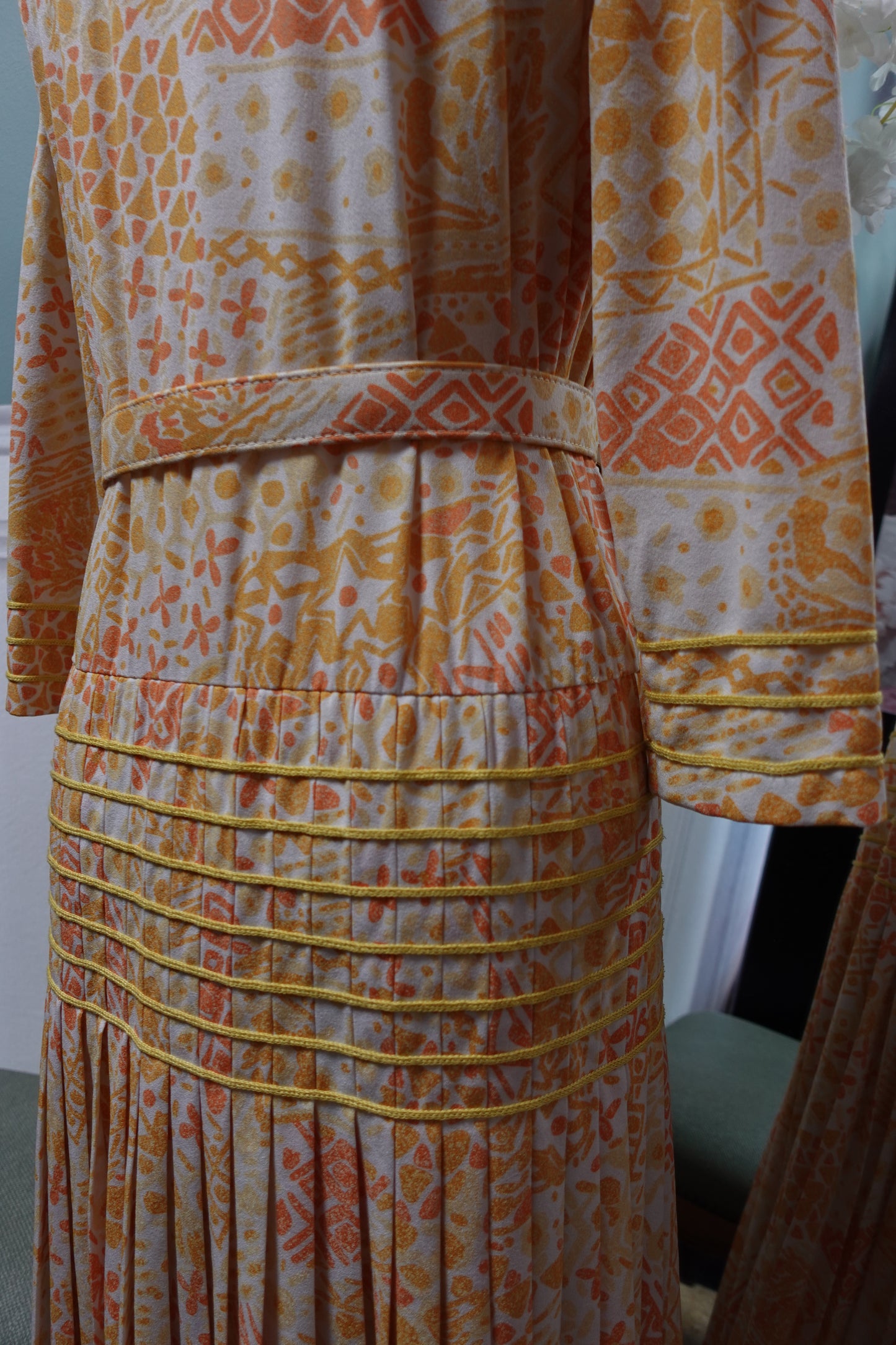 Robe Midi Vintage Fluide – Ceinture Coordonnée & Détails d'Exception