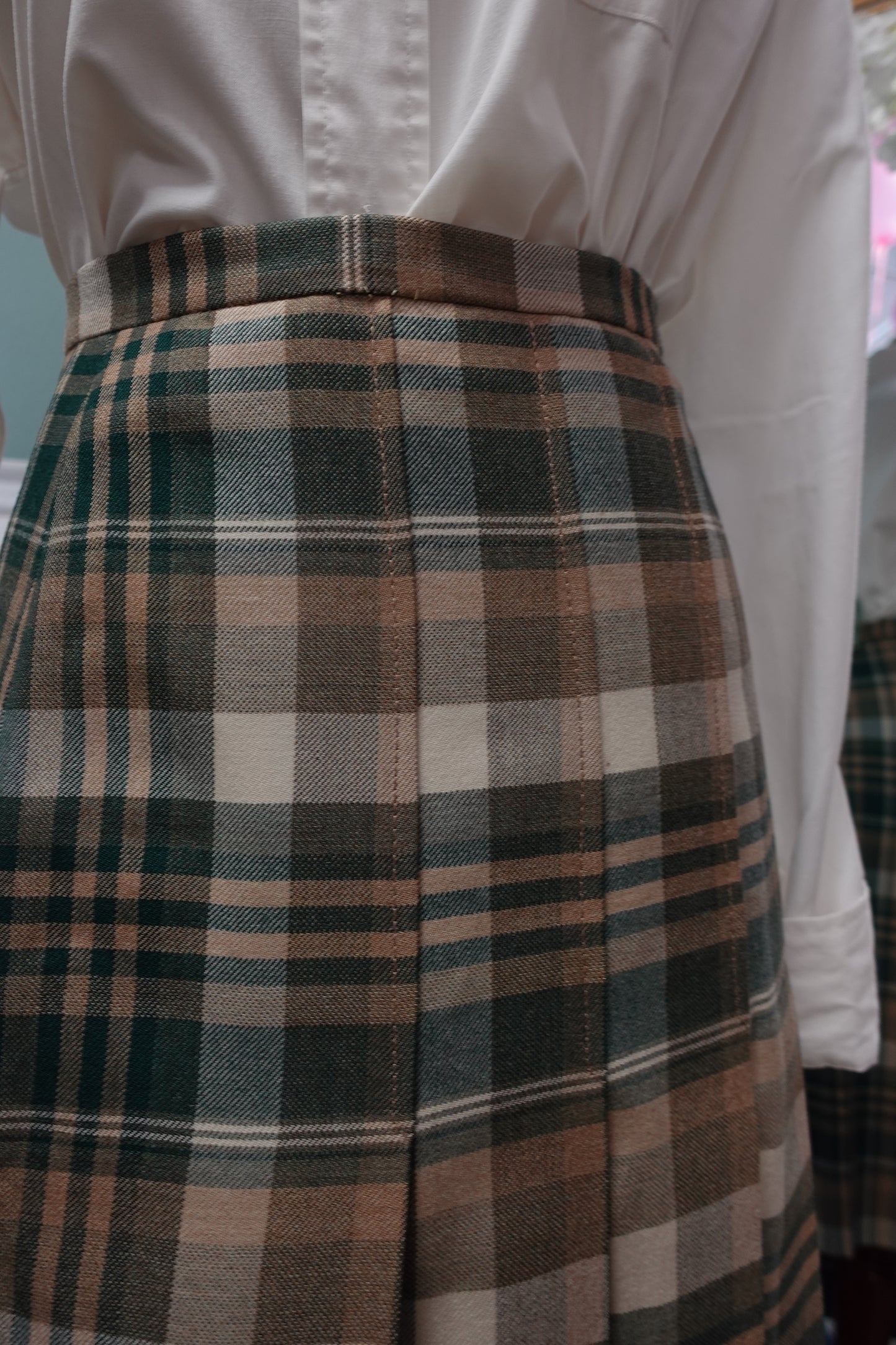 Jupe Midi Artisanale en Laine – Motif Tartan Carreaux Verts
