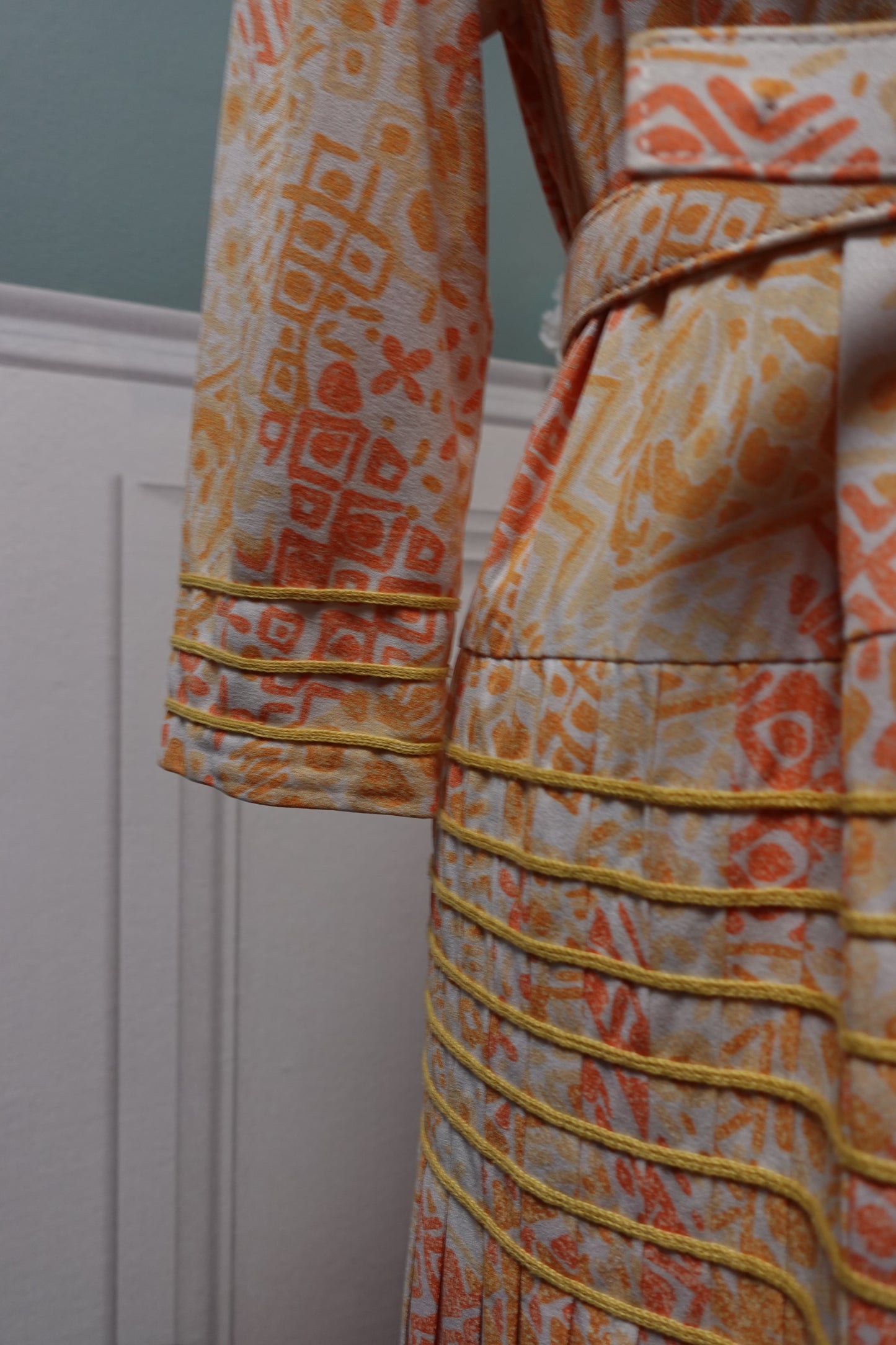 Robe Midi Vintage Fluide – Ceinture Coordonnée & Détails d'Exception