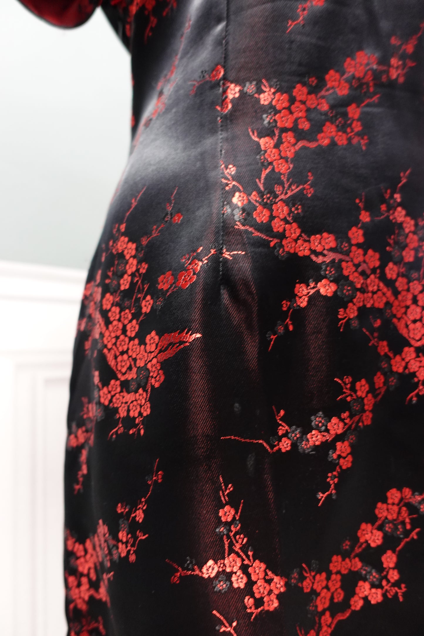 Robe Qipao Vintage en Soie Noire & Brocarts Rouges
