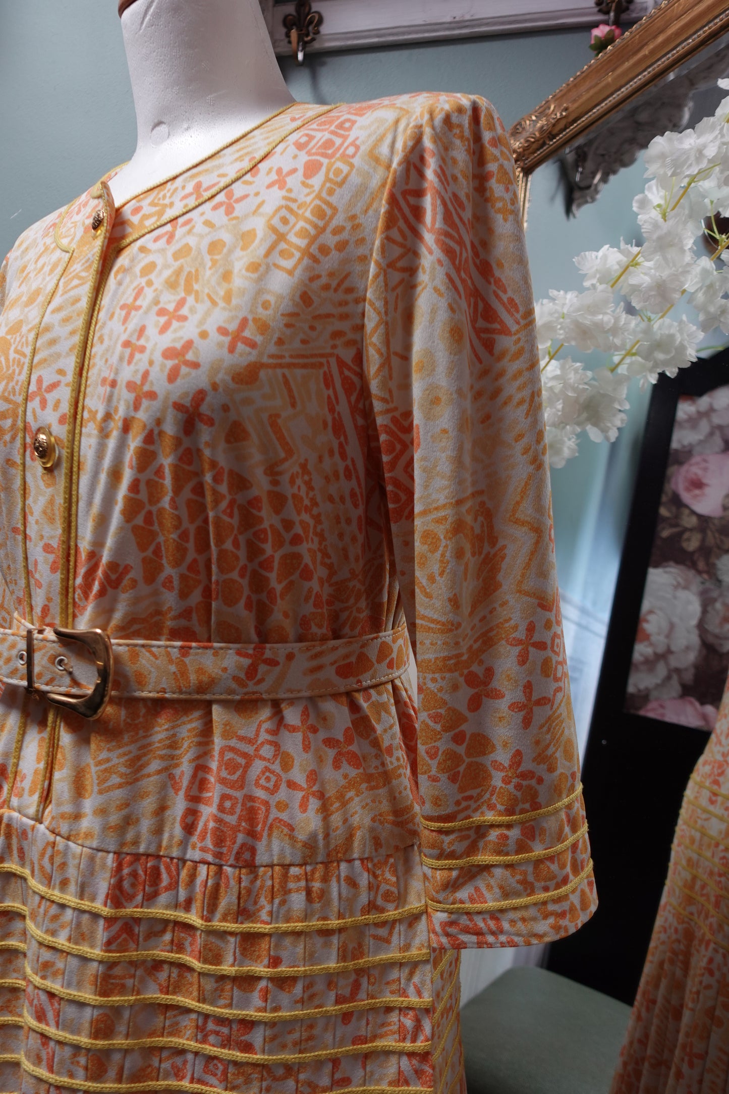 Robe Midi Vintage Fluide – Ceinture Coordonnée & Détails d'Exception
