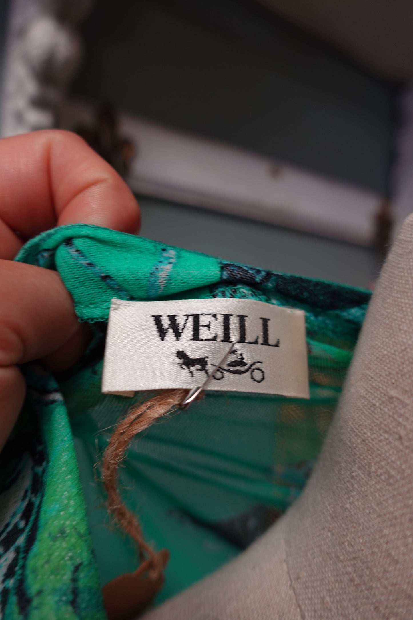 Haut vintage Weill en maille transparente verte à imprimé artistique – Taille 40