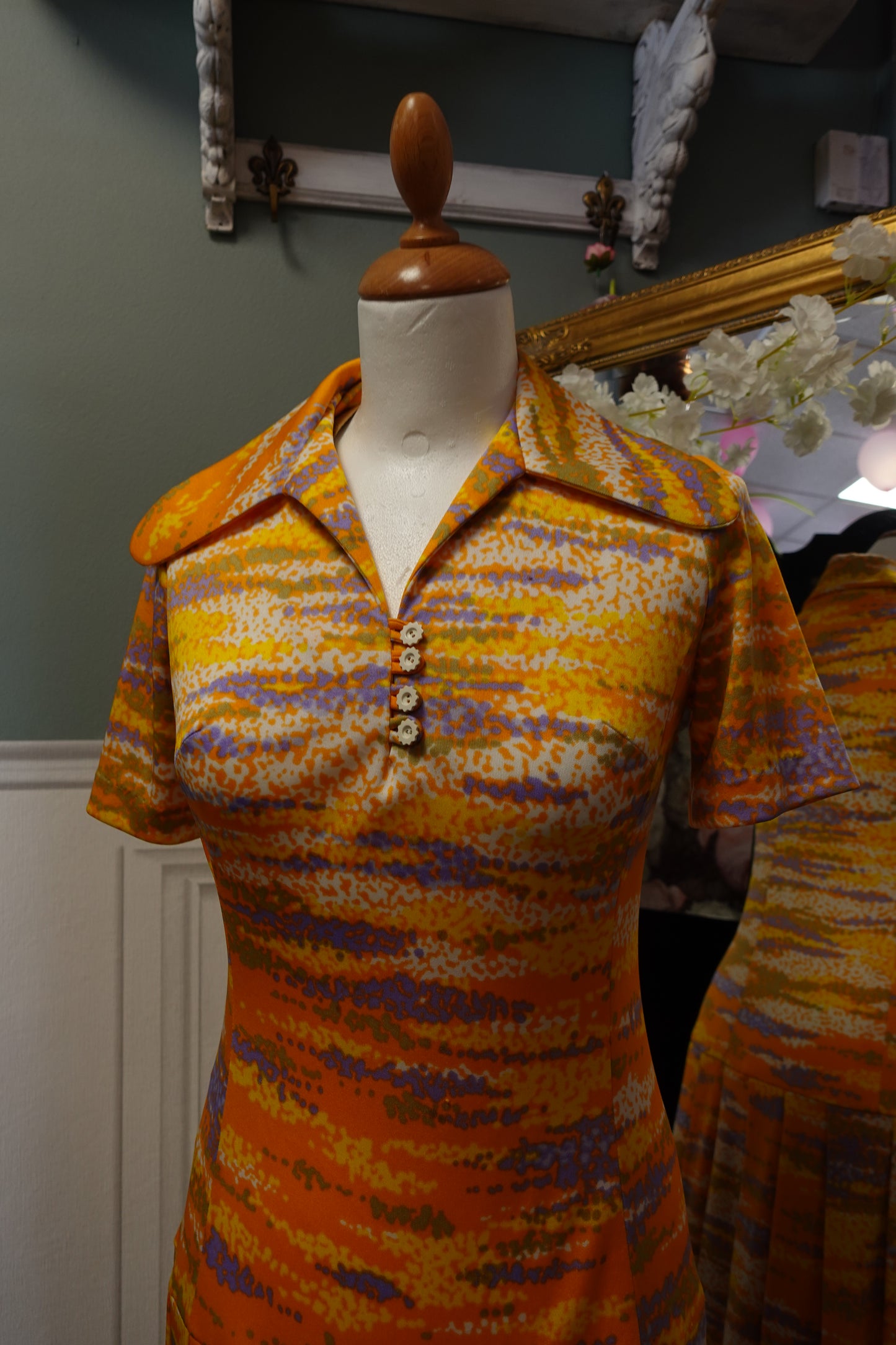 Robe Vintage Années 70 Orange à Grand Col Iconique