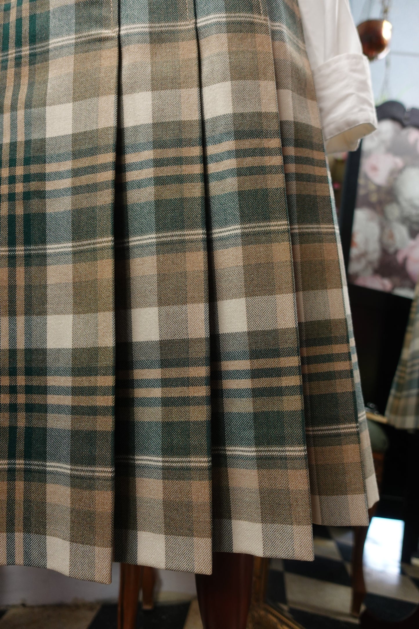 Jupe Midi Artisanale en Laine – Motif Tartan Carreaux Verts