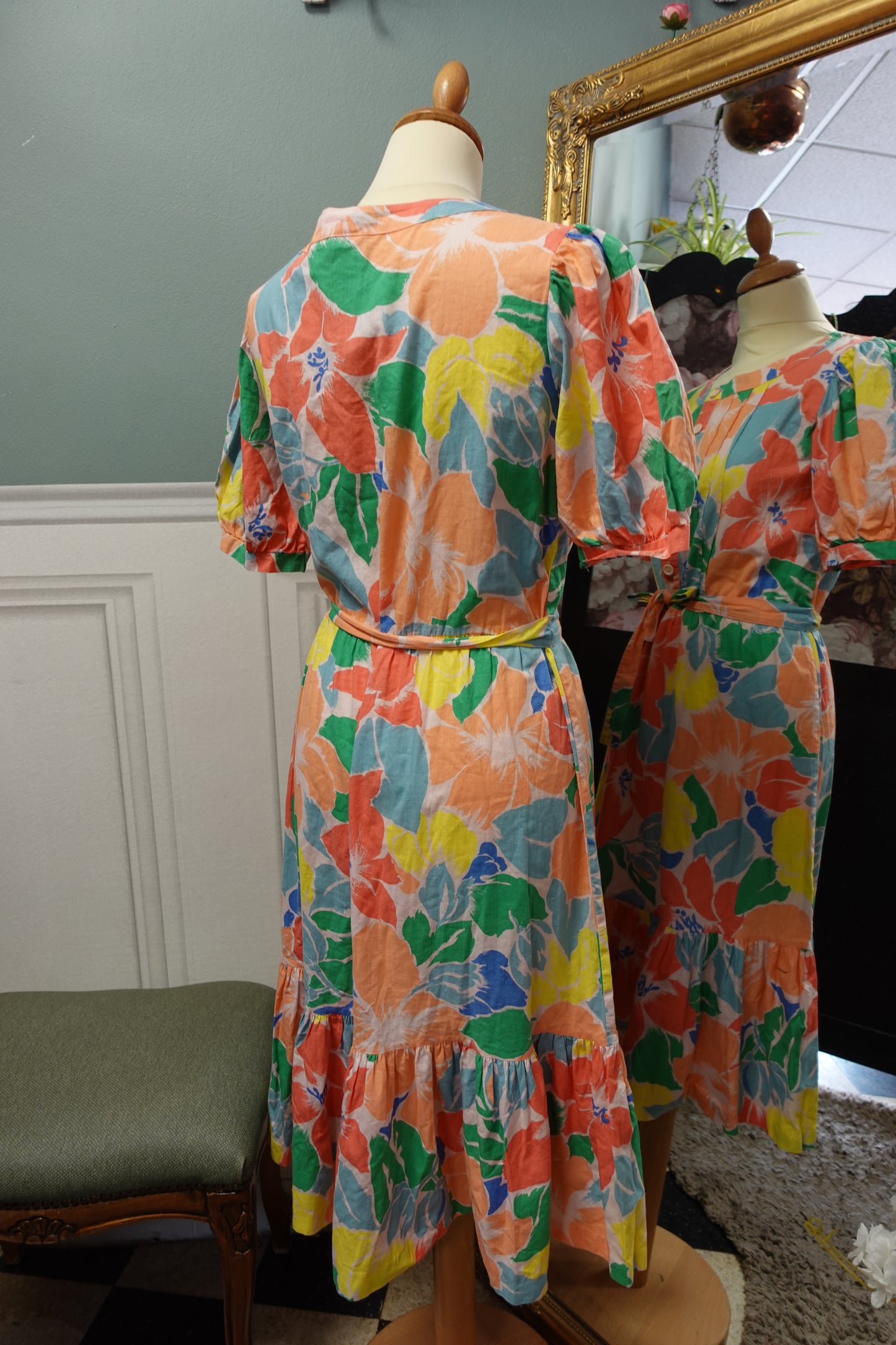 Robe vintage fleurie Made in France 100 % coton – Ceinturée
