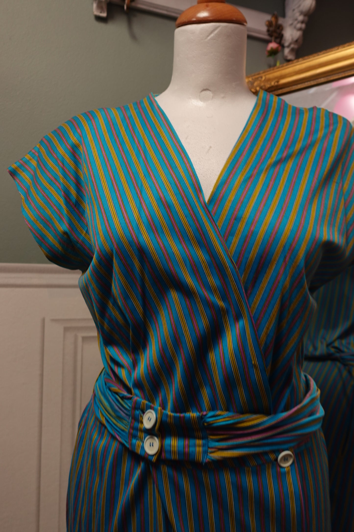 : Robe Midi Vintage Années 70 en Coton – Coupe Demi-Portefeuille & Manches Évasées