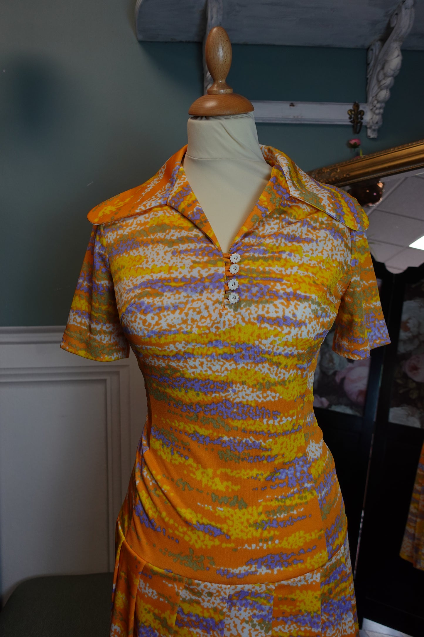 Robe Vintage Années 70 Orange à Grand Col Iconique