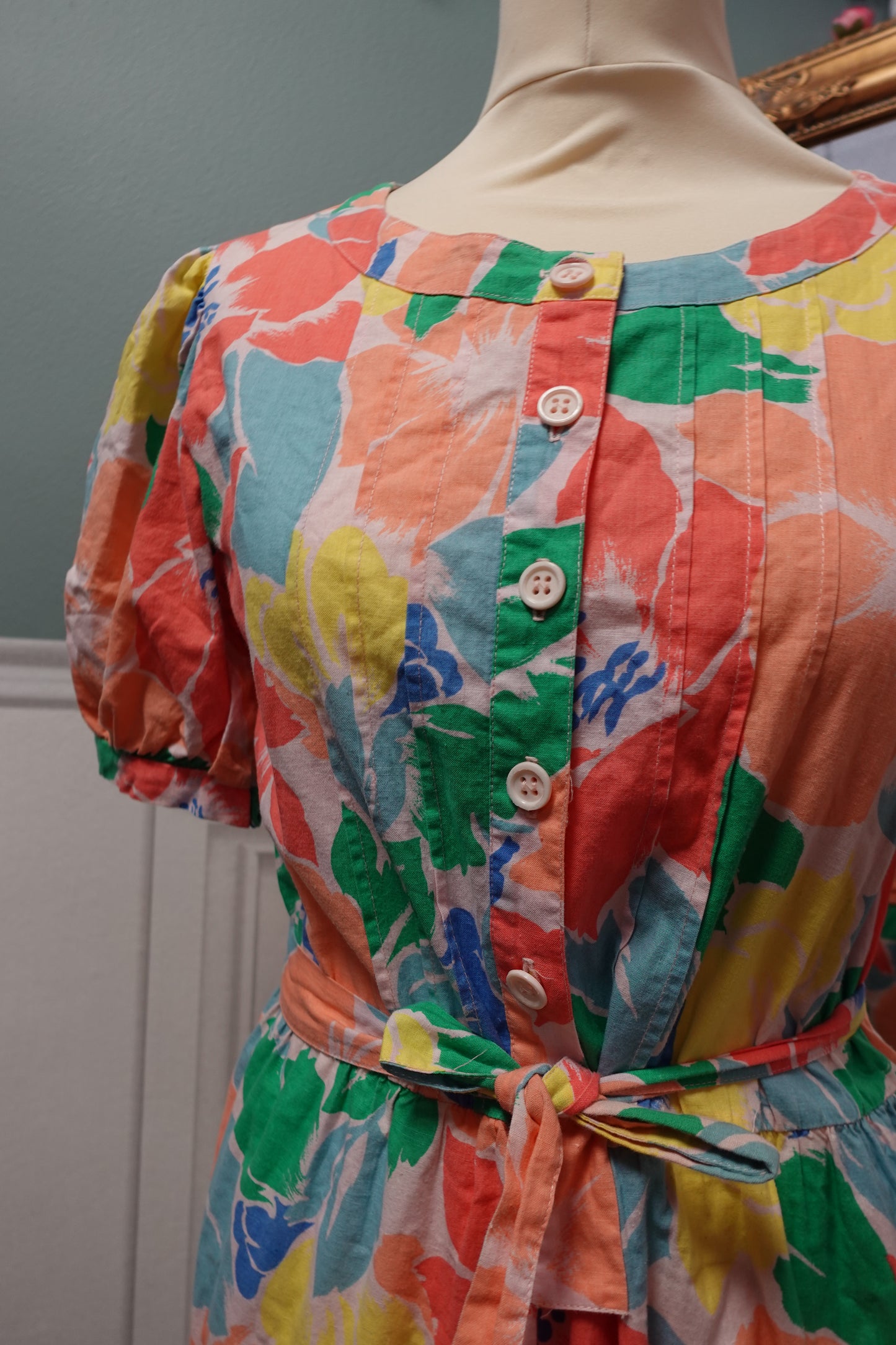Robe vintage fleurie Made in France 100 % coton – Ceinturée