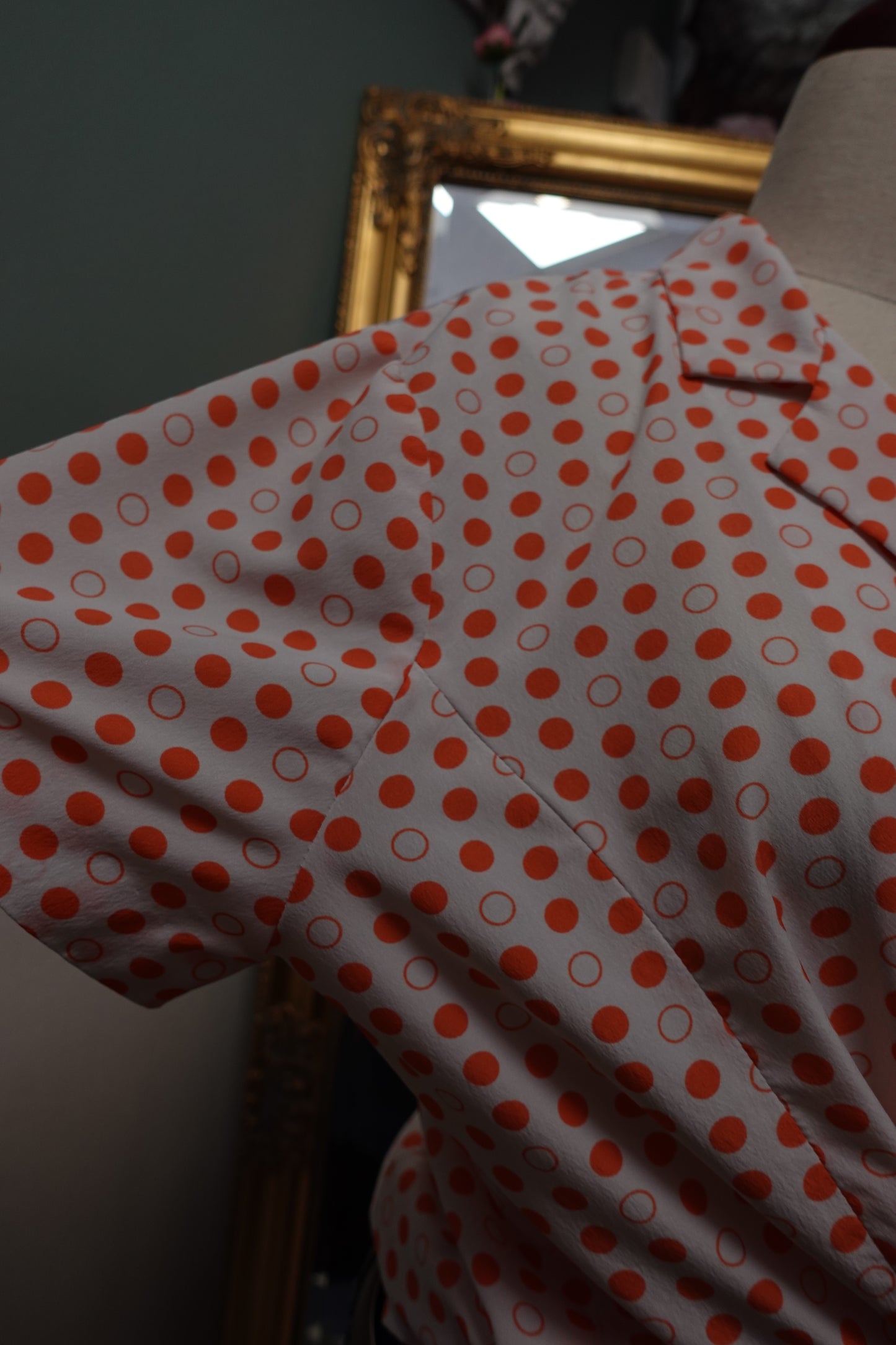 Chemise fluide à pois vitaminés "Sorbet" – Blanc, Corail & Rose
