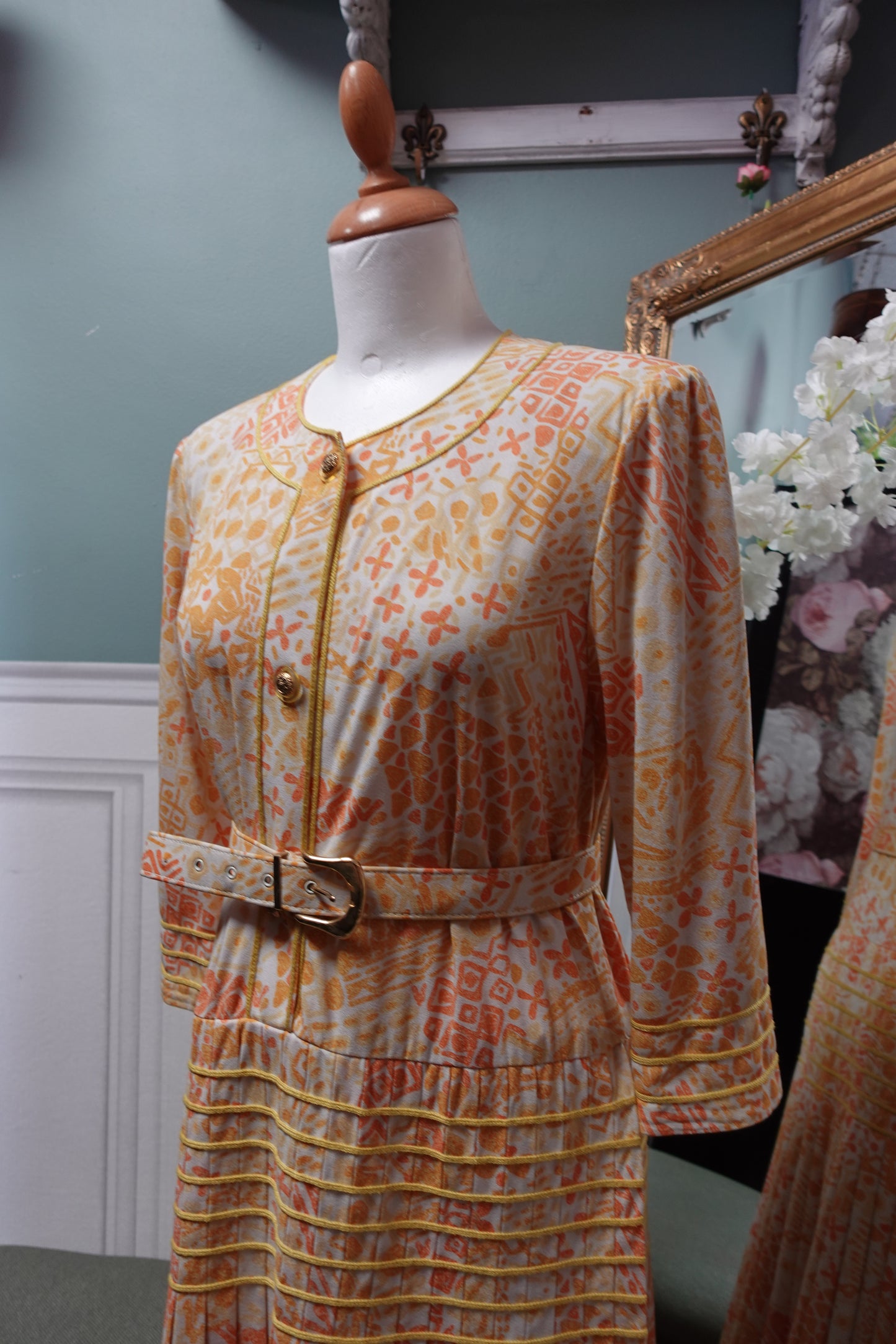 Robe Midi Vintage Fluide – Ceinture Coordonnée & Détails d'Exception