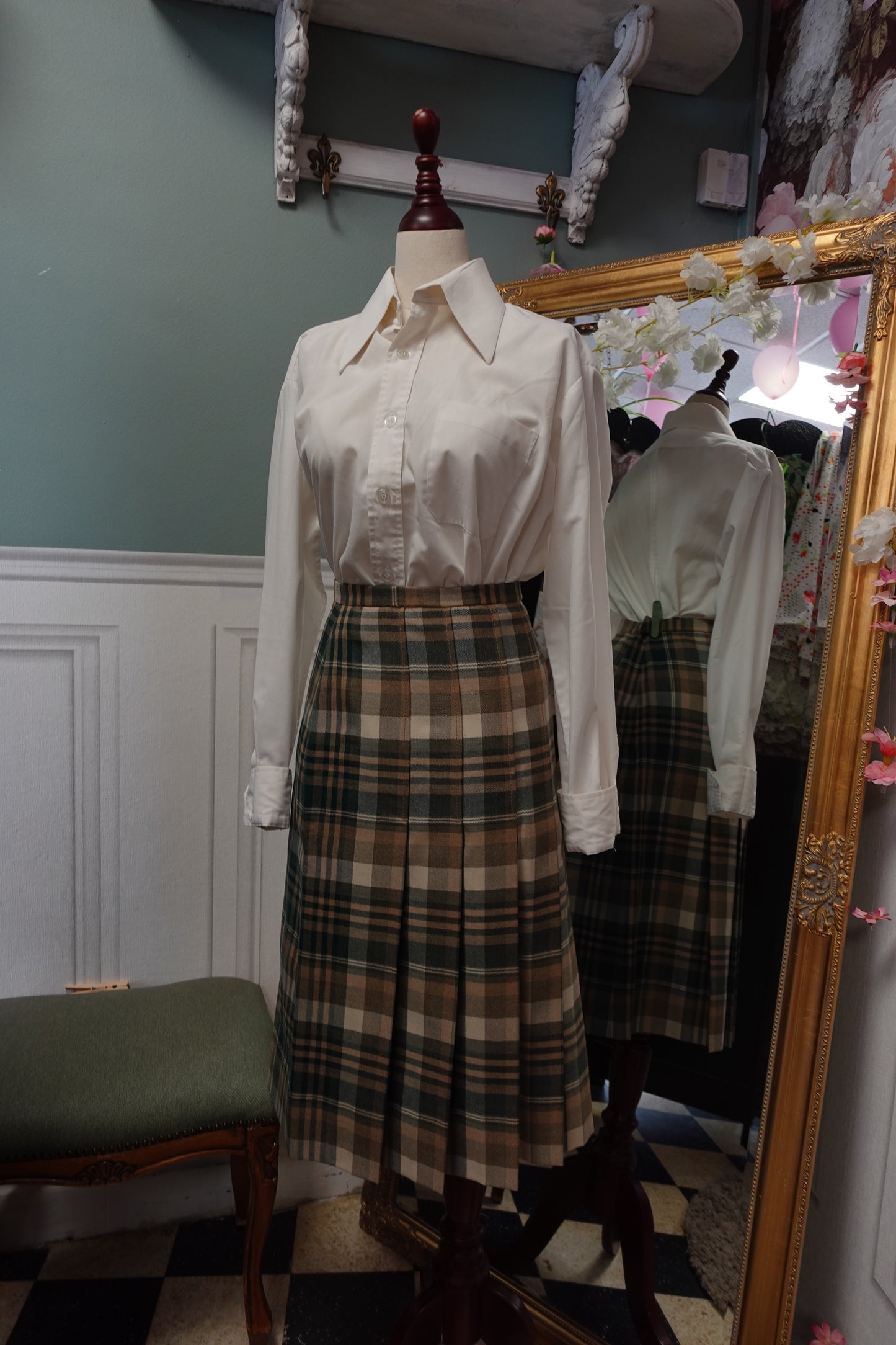 Jupe Midi Artisanale en Laine – Motif Tartan Carreaux Verts