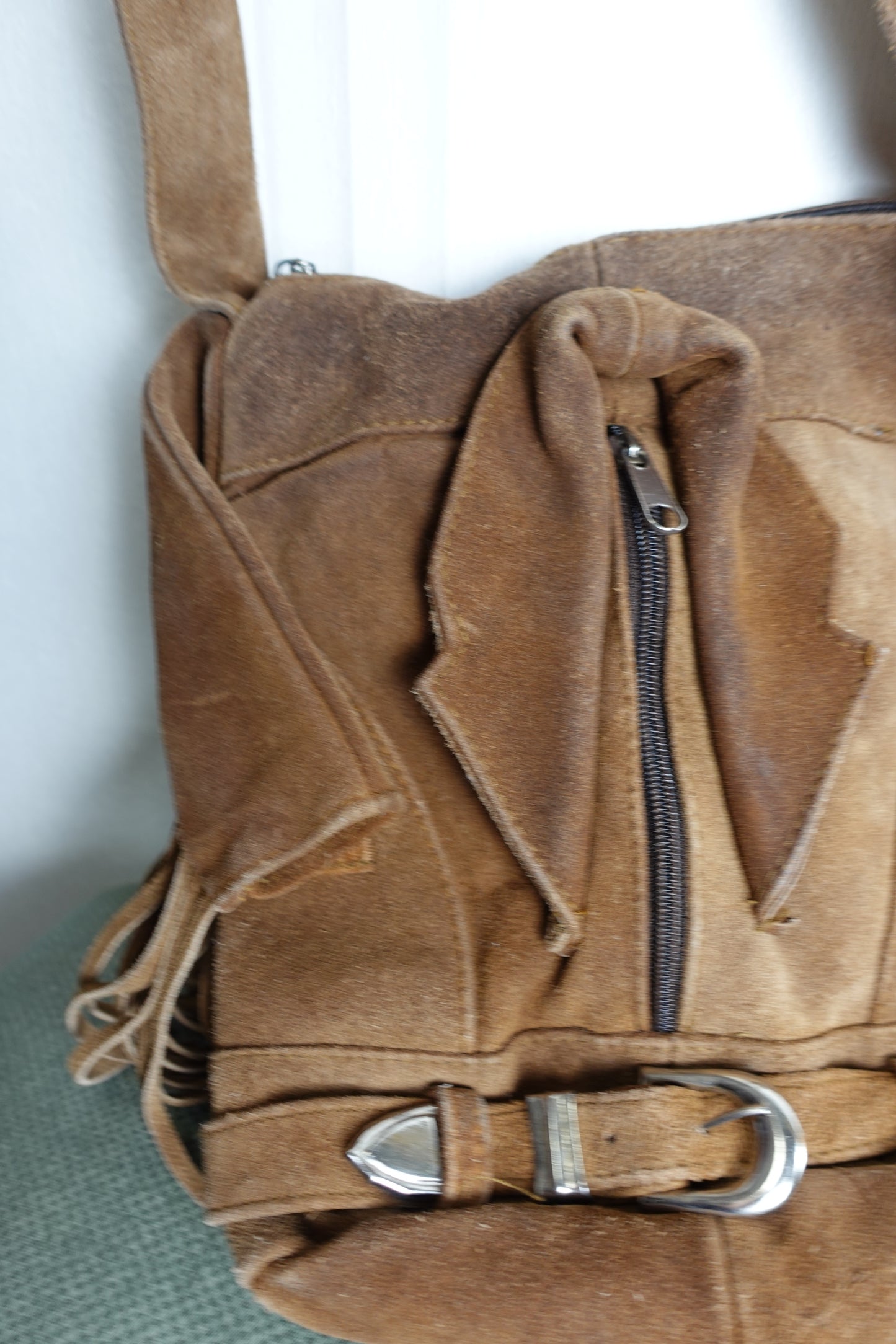 Sac bandoulière vintage en cuir suédé – Design veste western