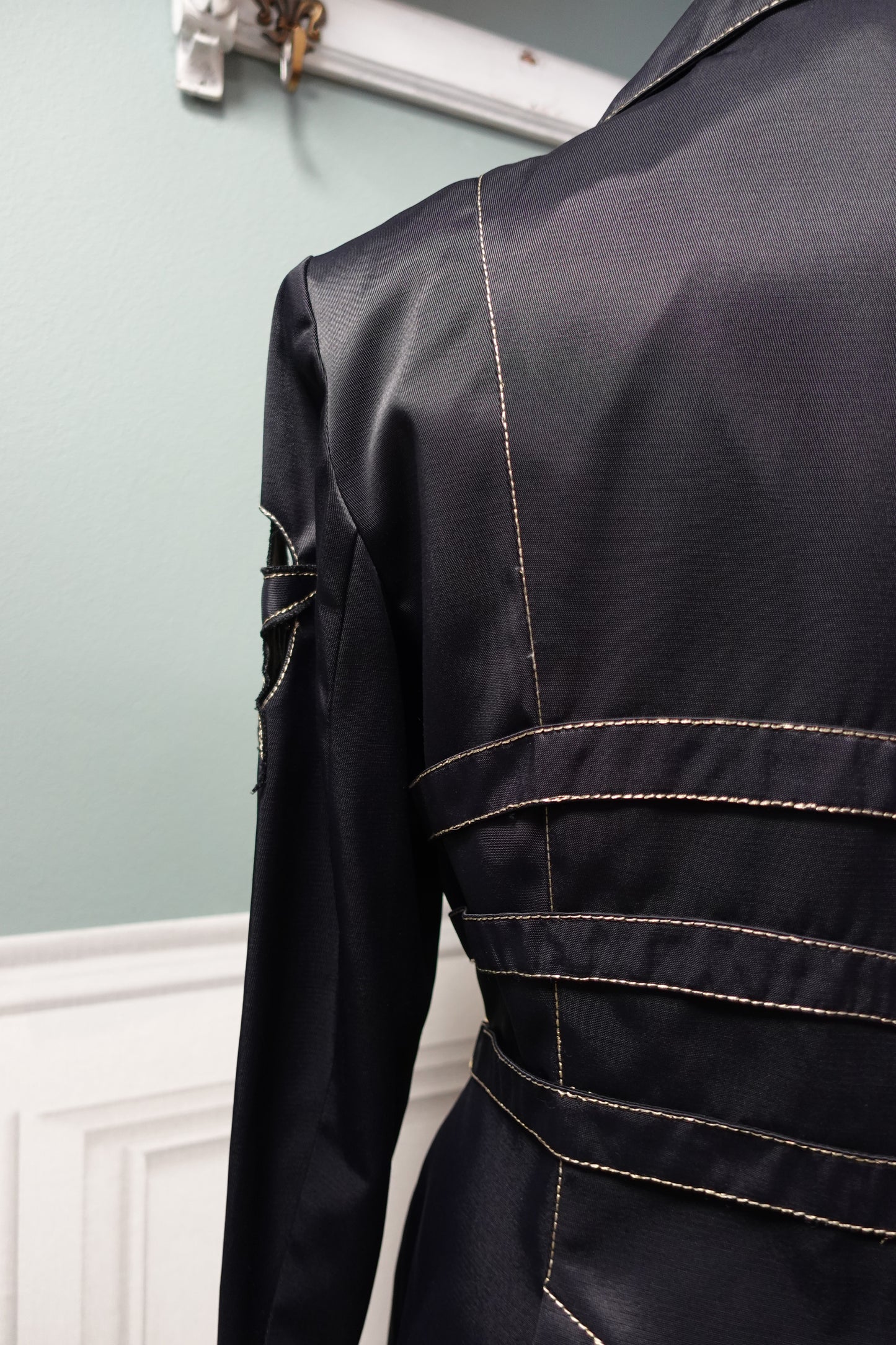 Veste Blazer Asymétrique Vintage — Noir & Boutons Bijoux (Circa 1980)