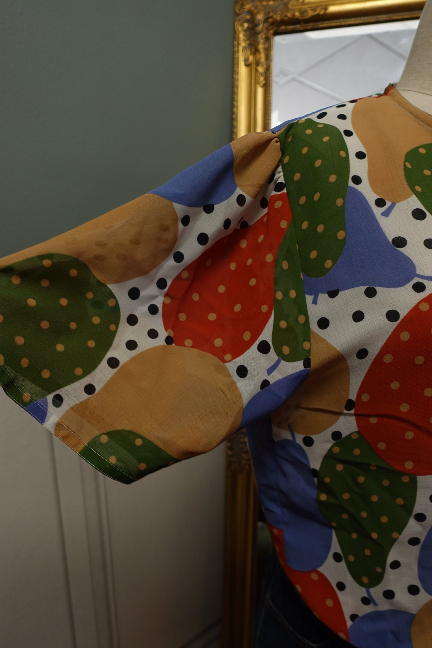 Blouse fluide imprimée "Verger" – Motifs Poires & Pois Vintage