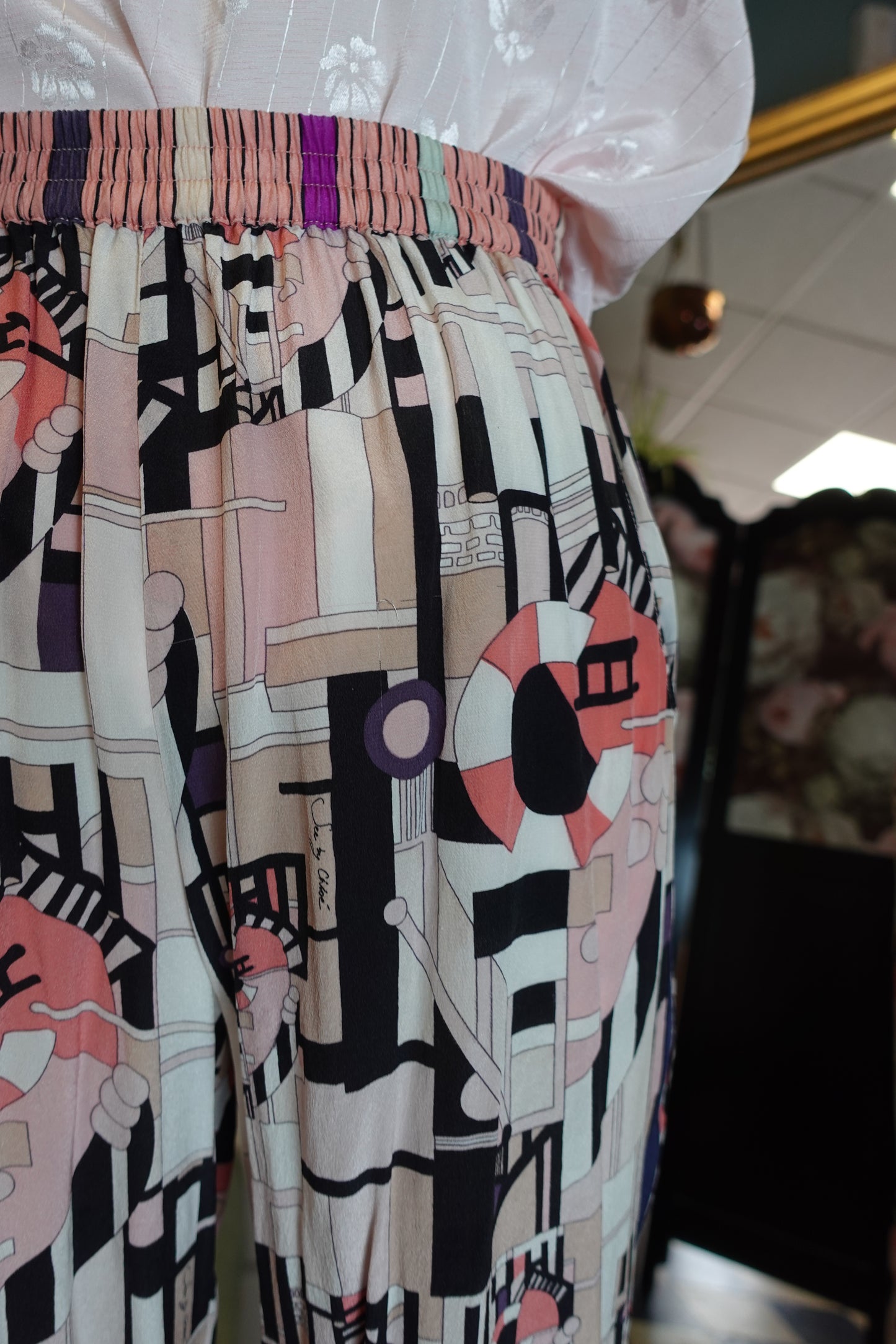 Pantalon vintage See by Chloé en soie à motifs graphiques