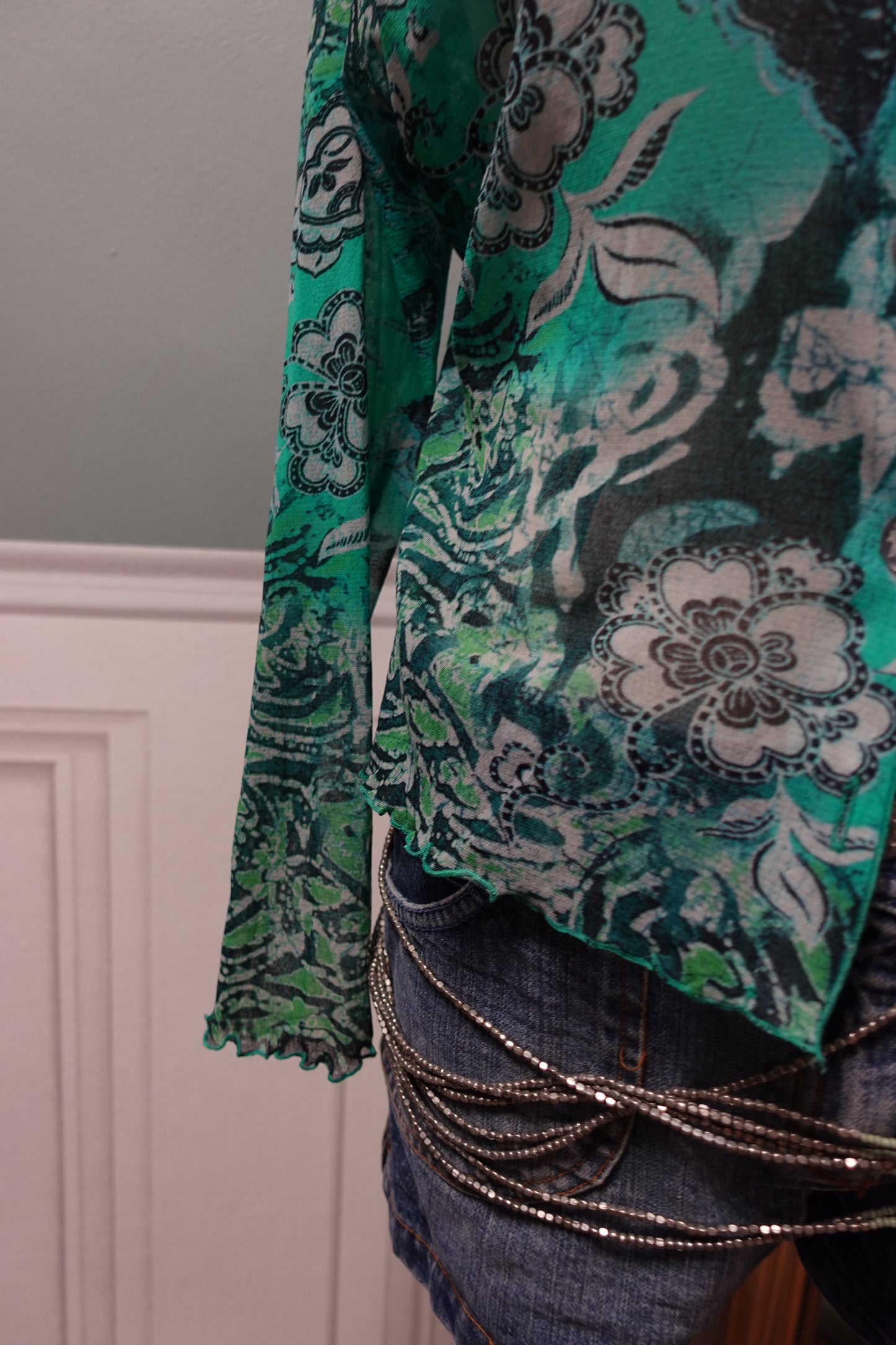 Haut vintage Weill en maille transparente verte à imprimé artistique – Taille 40