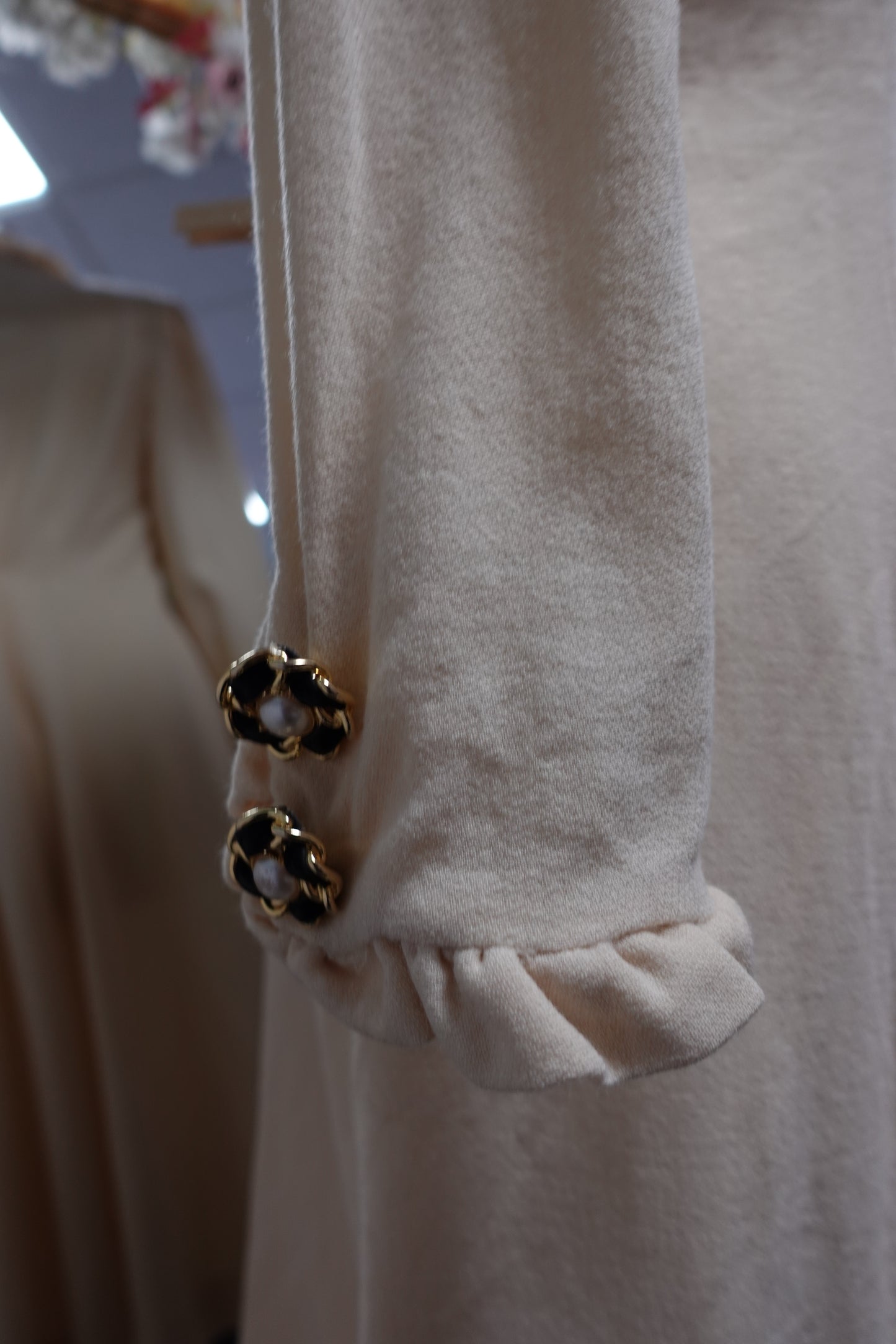 : Robe Midi en Laine Fine et Boutons Bijoux — Confection Italienne Rétro