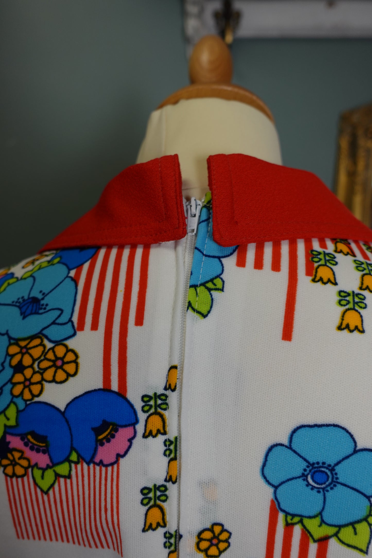 Robe vintage années 60/70 à imprimé floral graphique