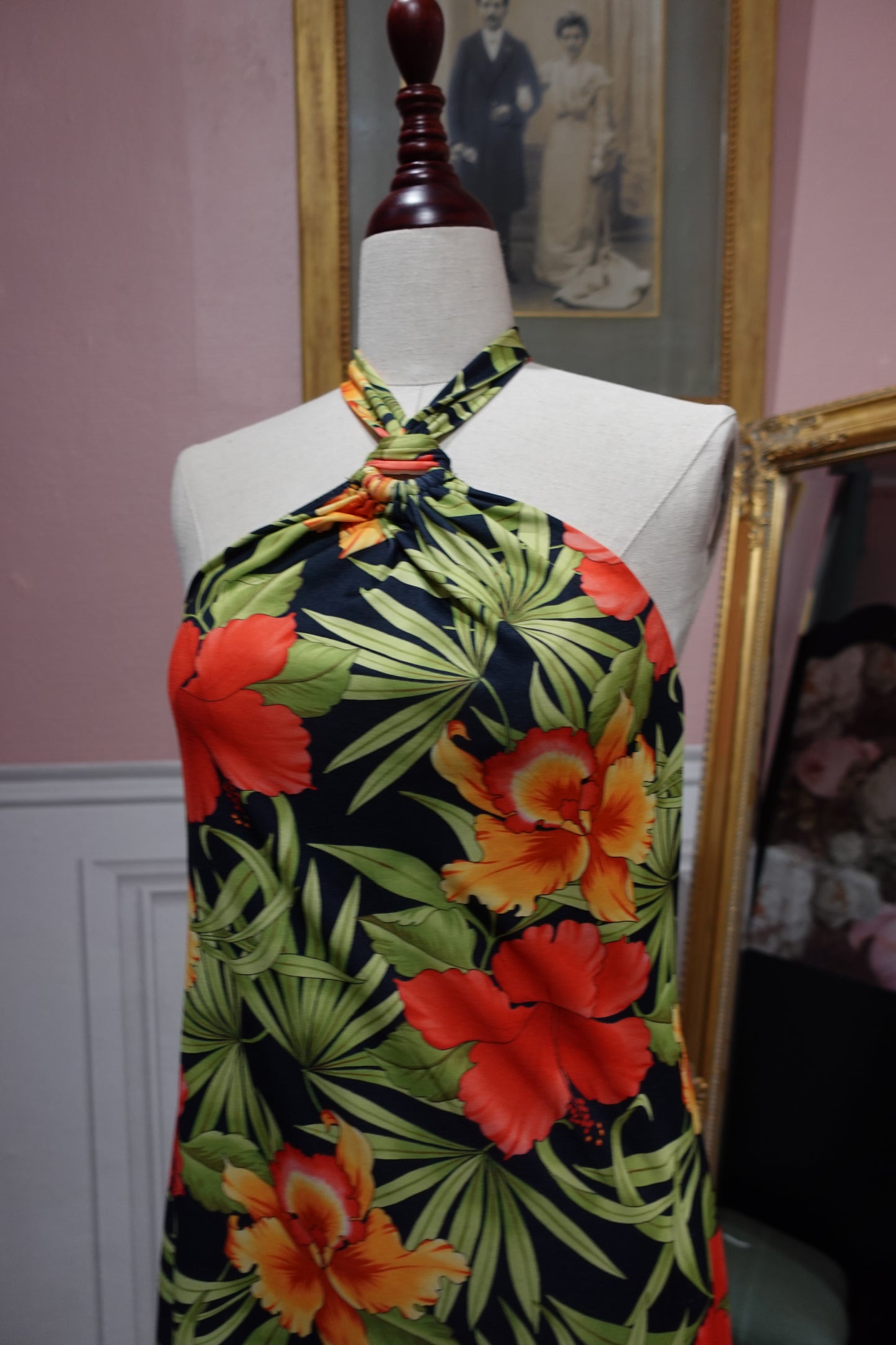 Robe dos nu à imprimé tropical