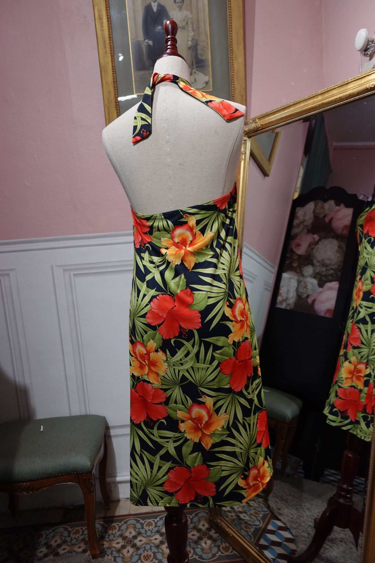 Robe dos nu à imprimé tropical