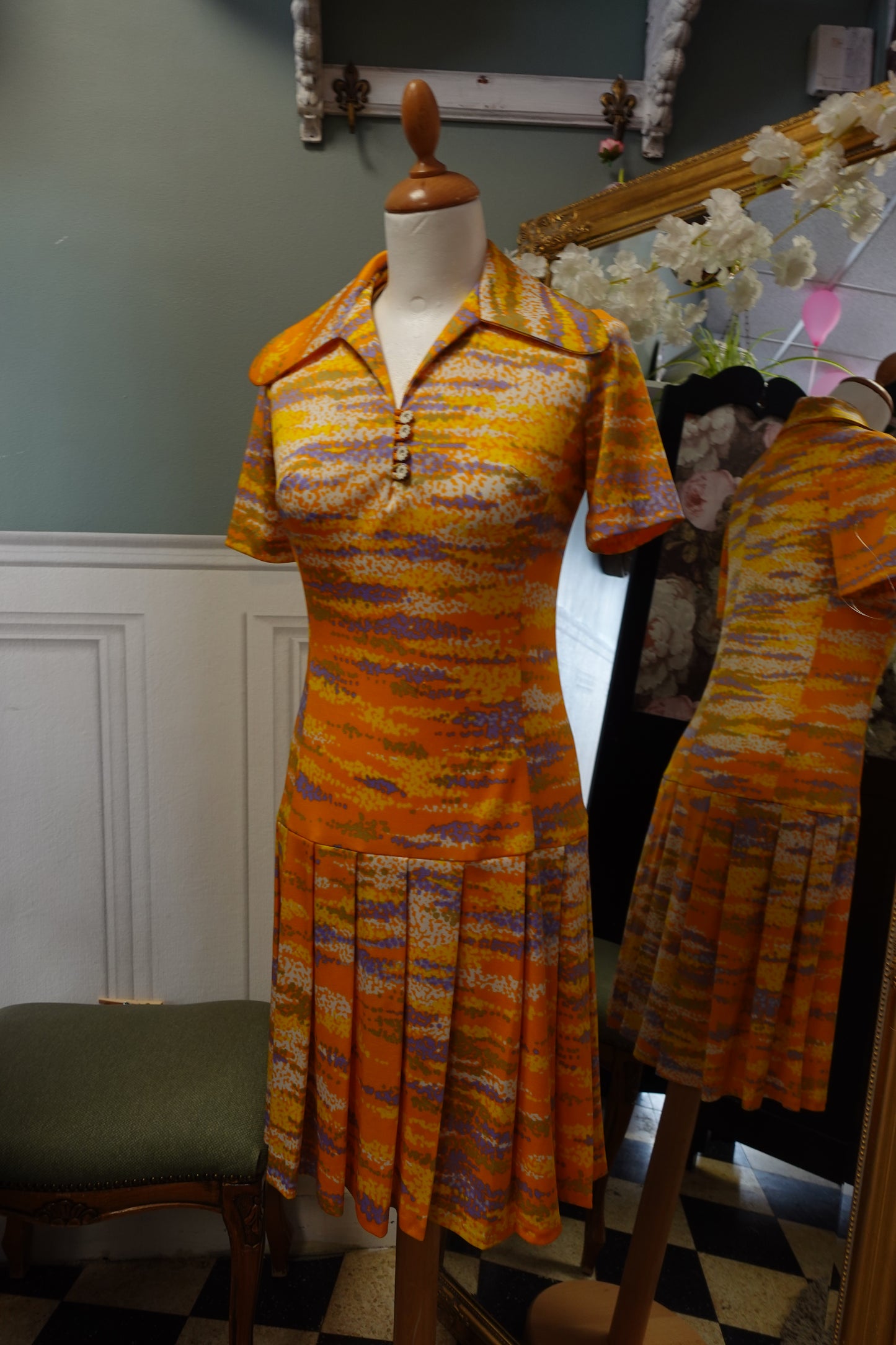 Robe Vintage Années 70 Orange à Grand Col Iconique