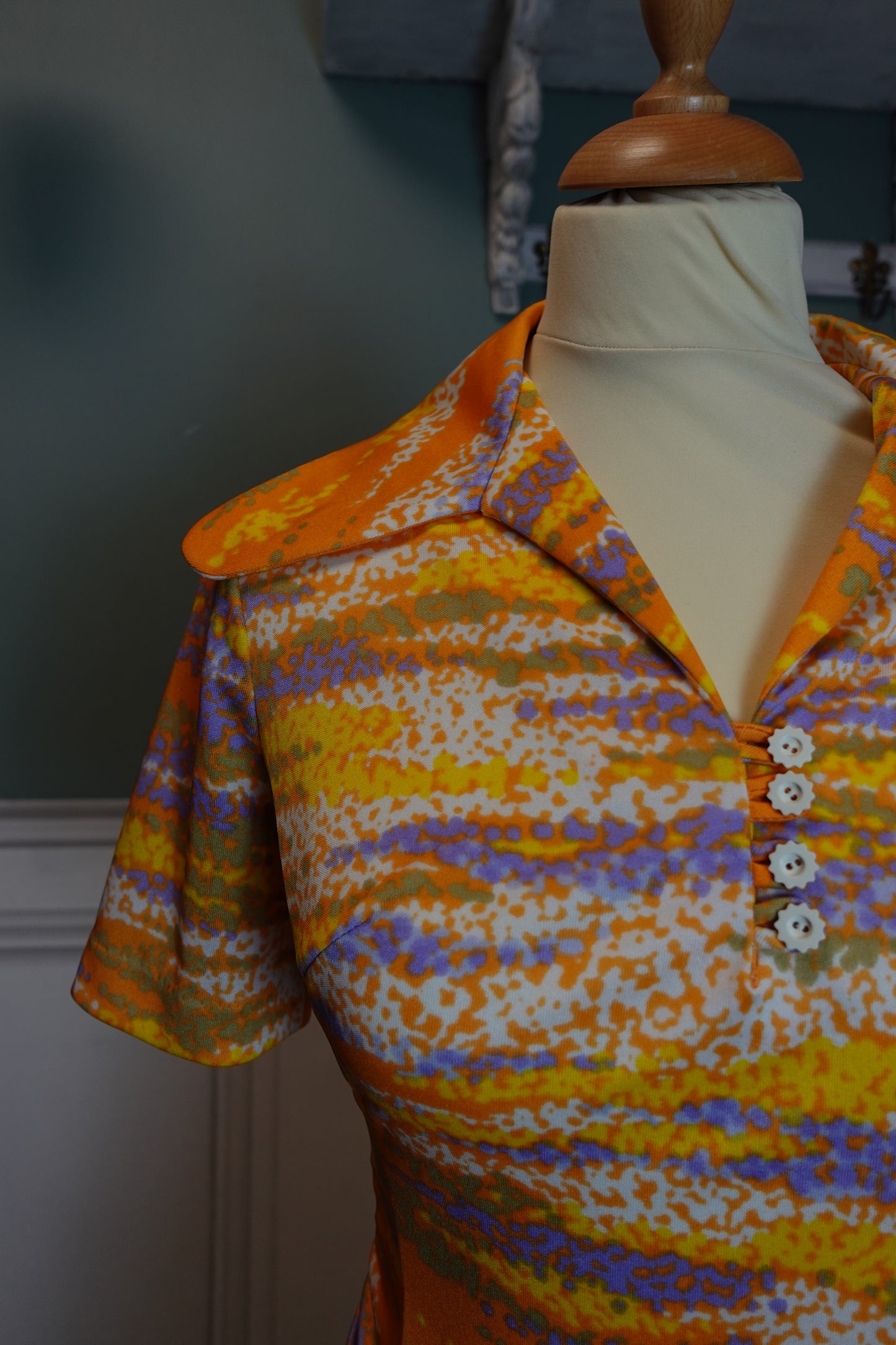 Robe Vintage Années 70 Orange à Grand Col Iconique