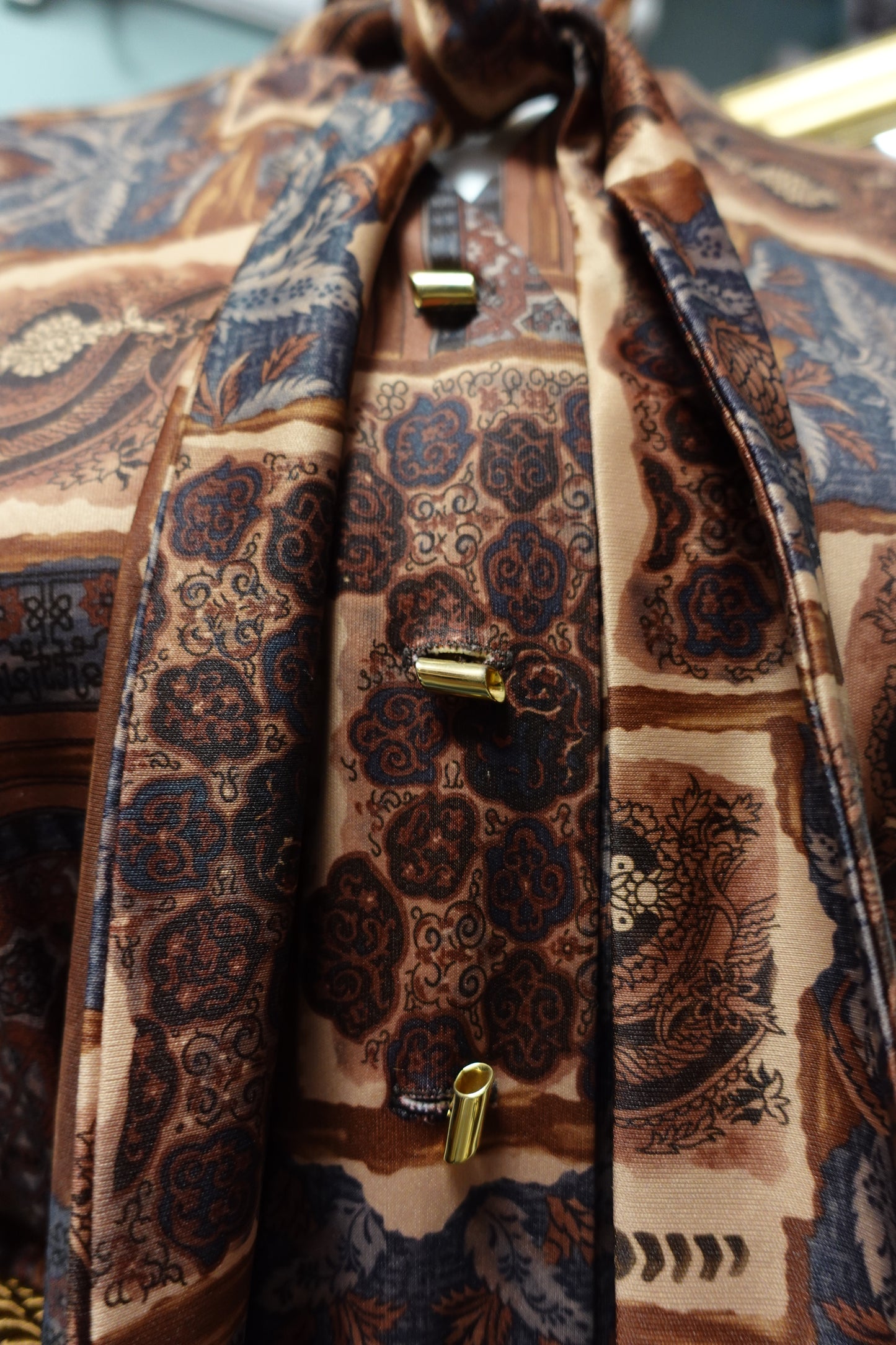 Robe Midi Vintage à Motifs Graphiques Marron & Col Lavallière