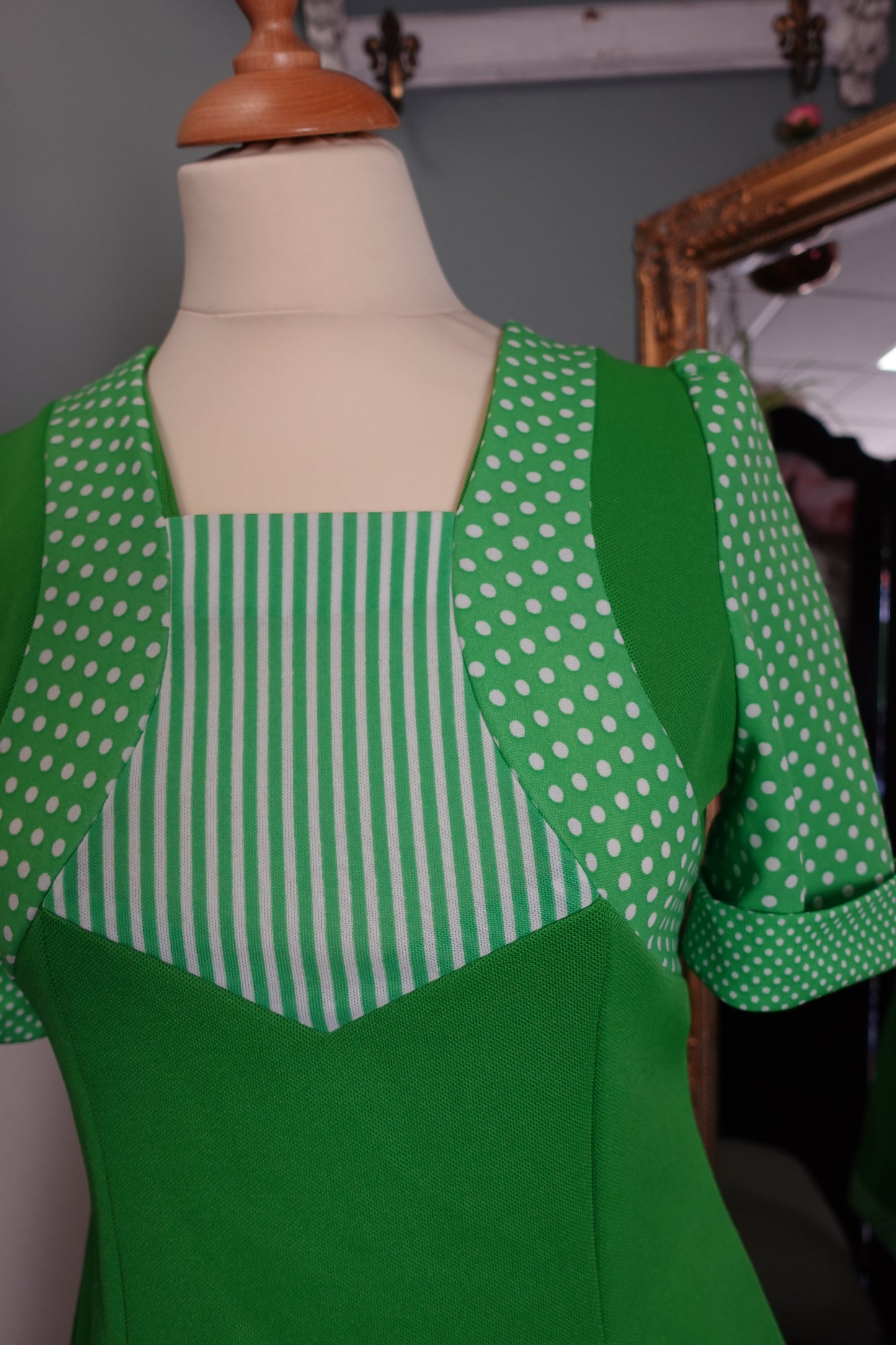Robe vintage années 60/70 verte à pois