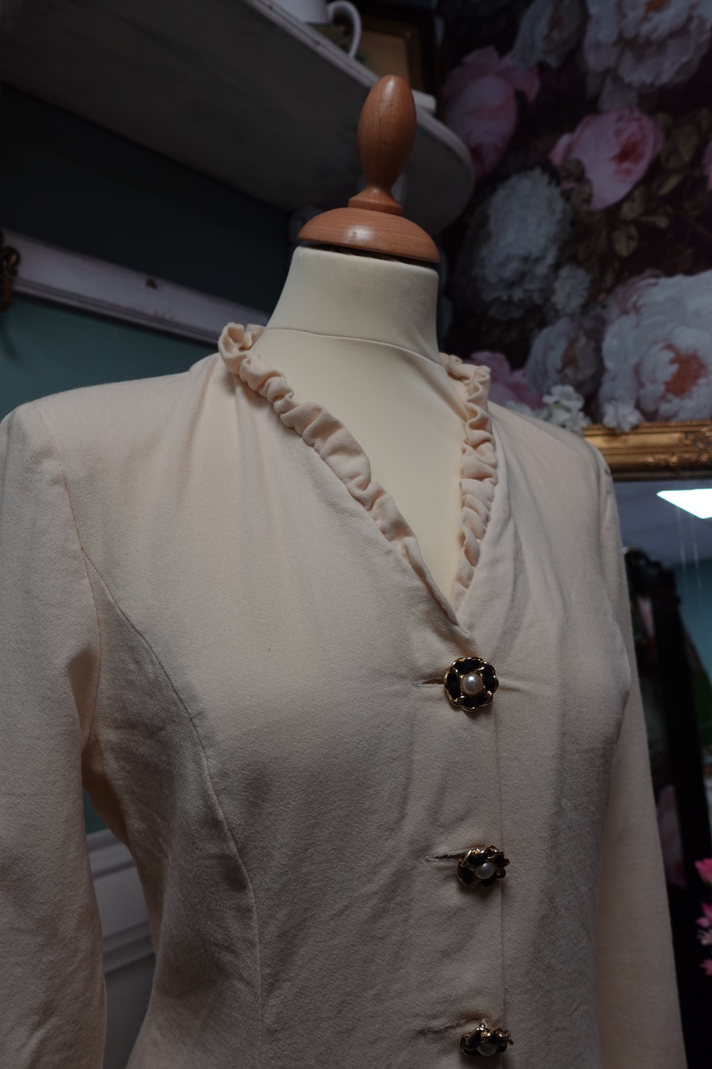 : Robe Midi en Laine Fine et Boutons Bijoux — Confection Italienne Rétro