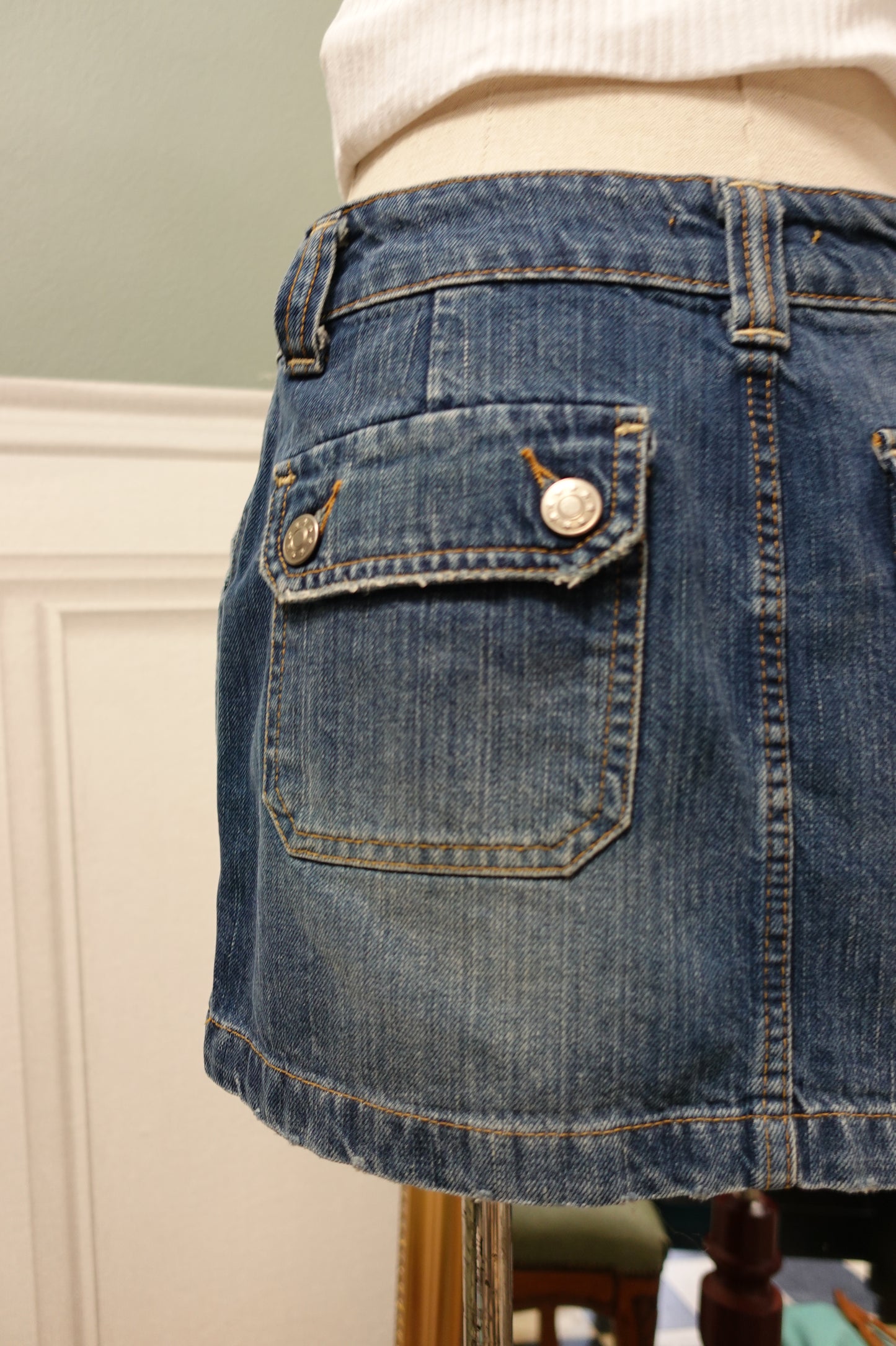 Mini-jupe en jean brut vintage "Maje Paris" – Coupe Y2K taille basse