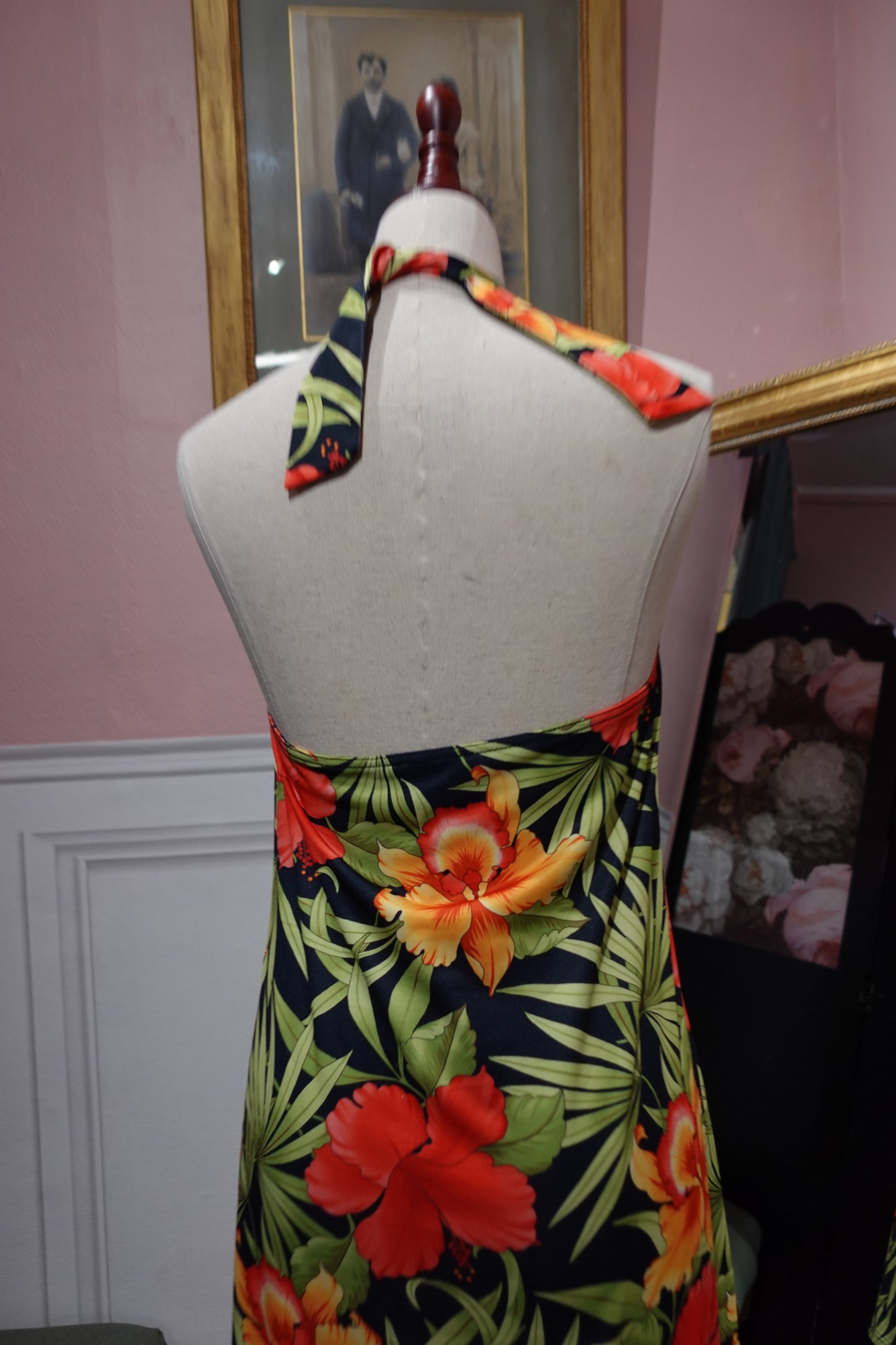 Robe dos nu à imprimé tropical