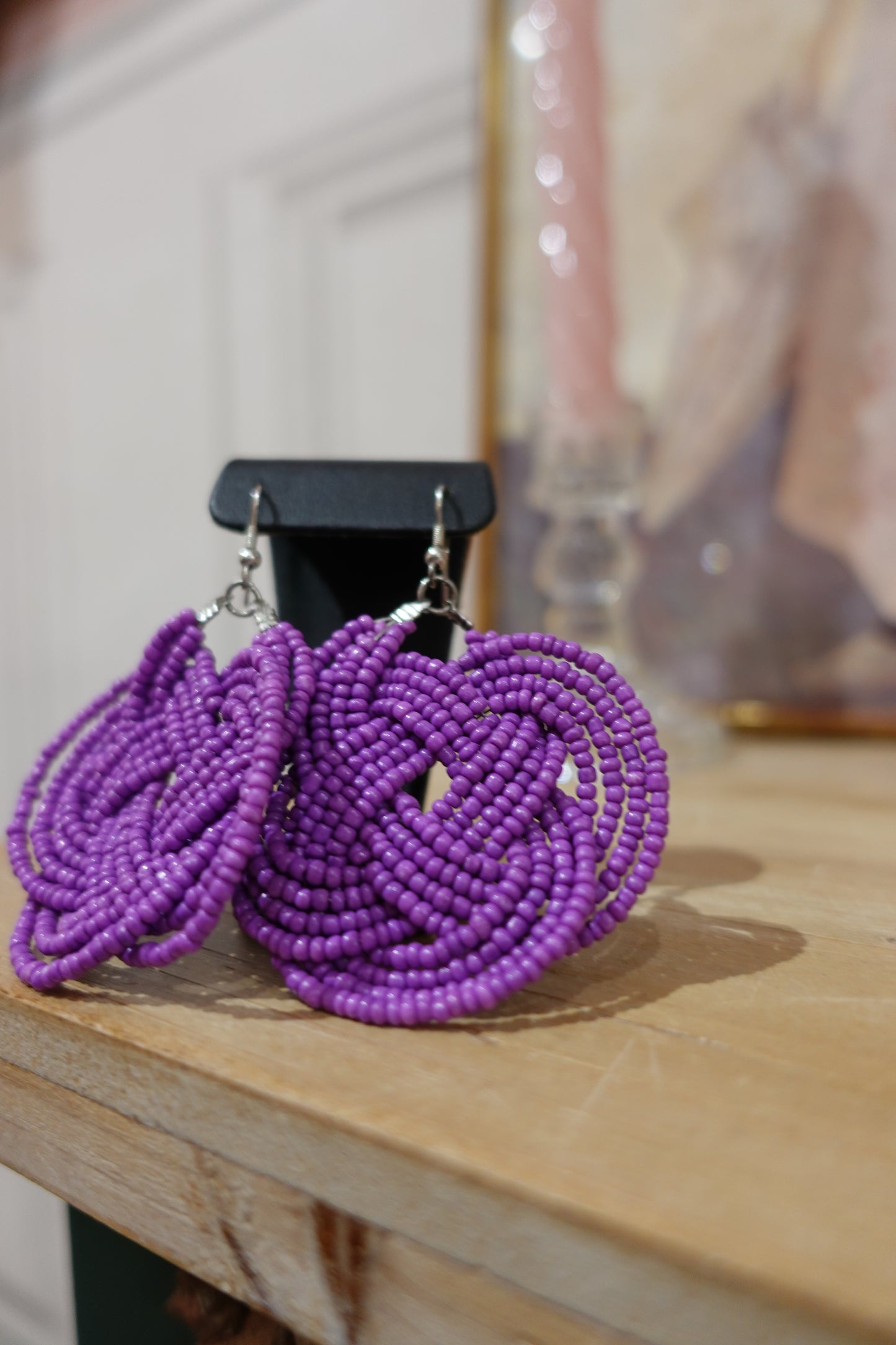 Boucles d’oreilles artisanales en perles de rocaille violettes – Fait main