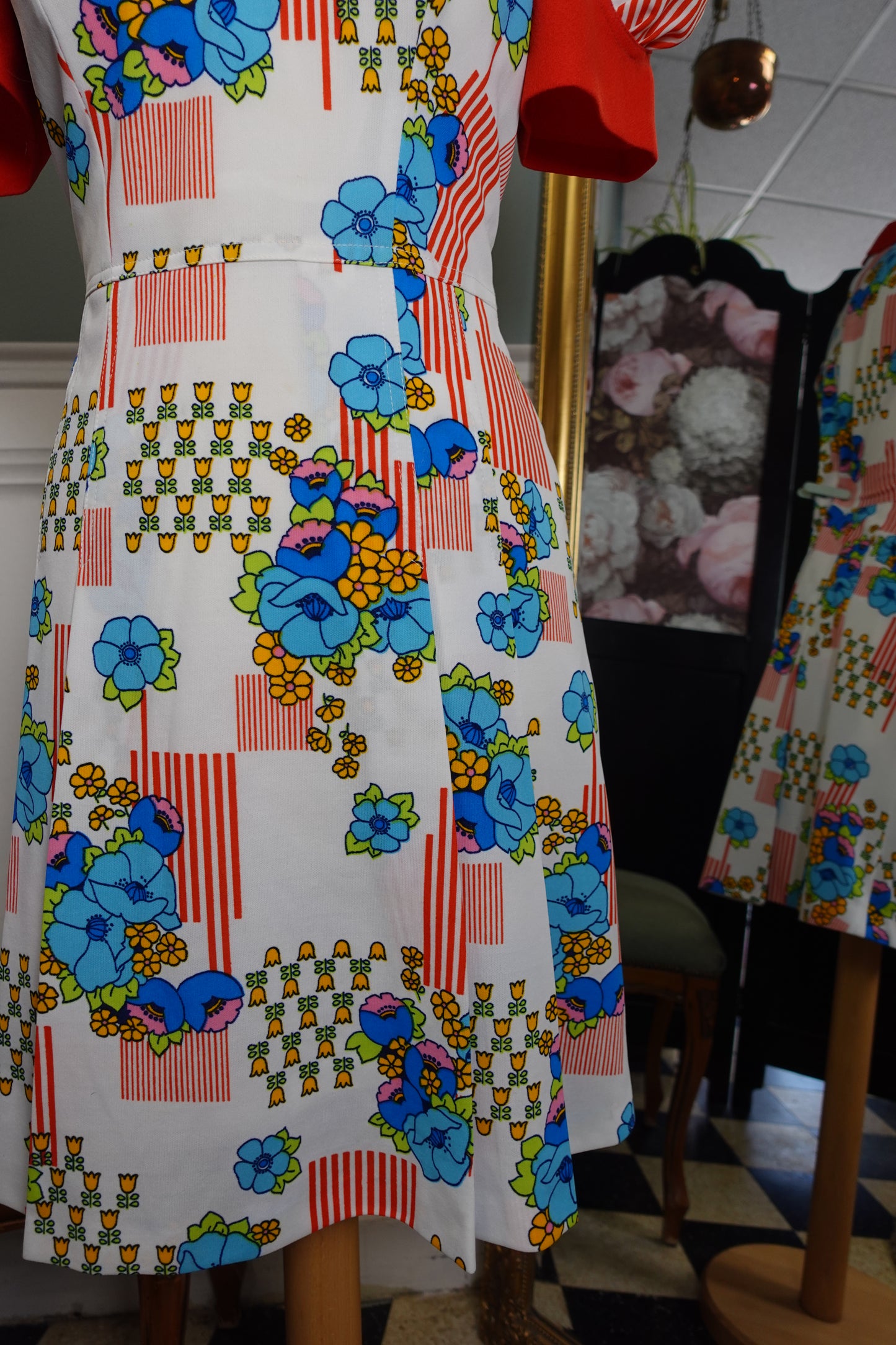 Robe vintage années 60/70 à imprimé floral graphique