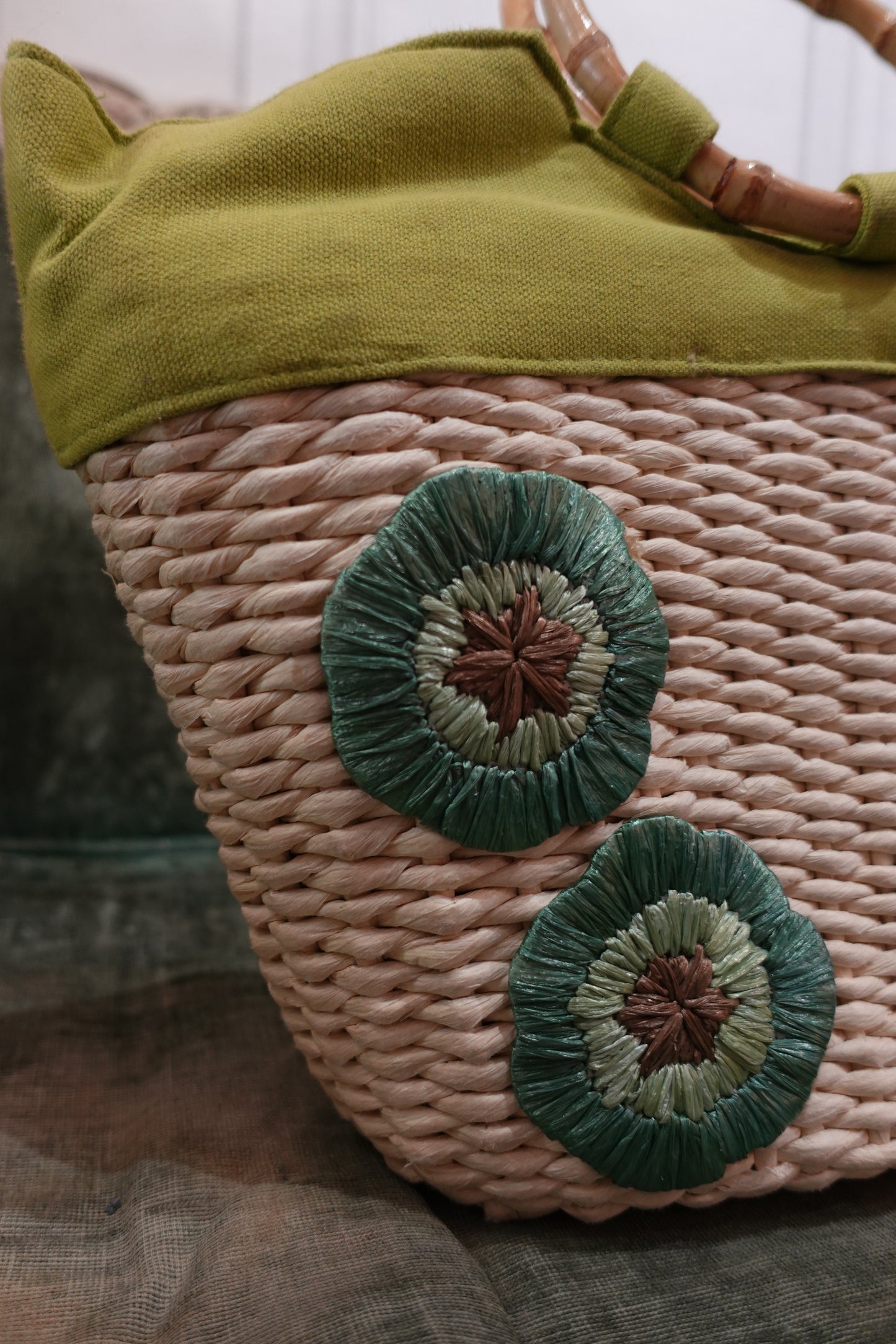 Sac Panier Vintage en Osier Tressé — Crème & Vert Riviera (Circa 1970)