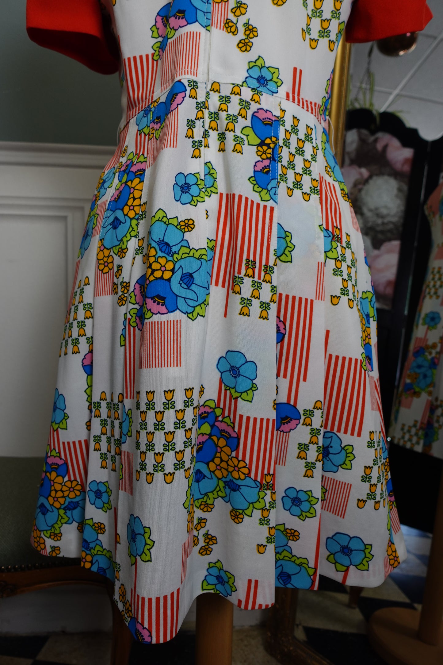 Robe vintage années 60/70 à imprimé floral graphique