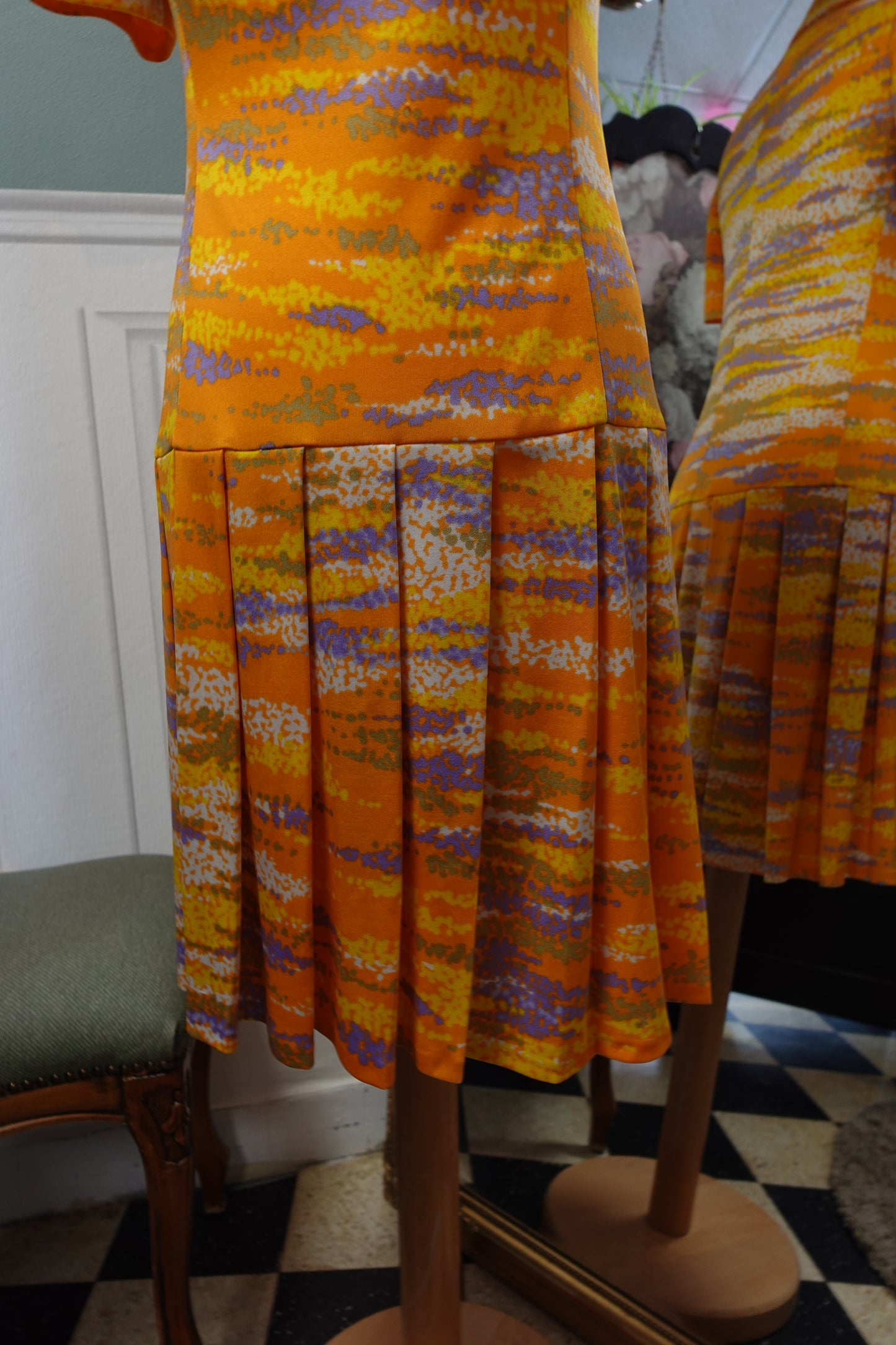 Robe Vintage Années 70 Orange à Grand Col Iconique
