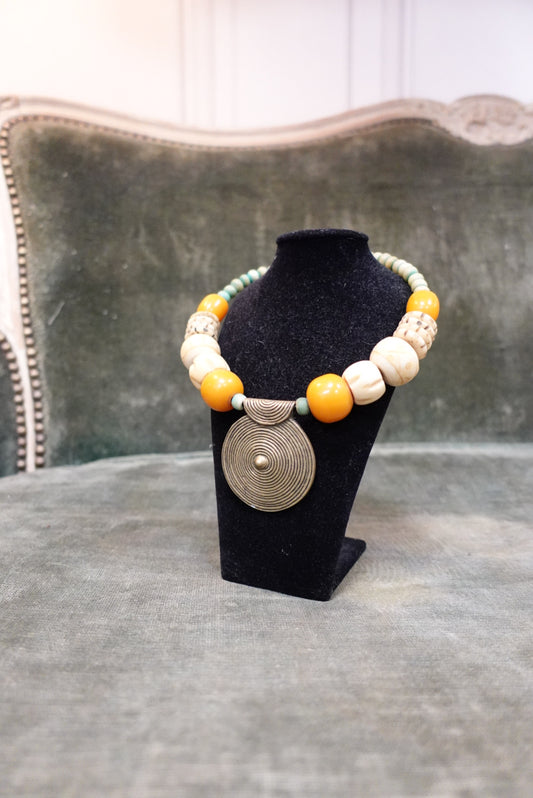 Collier Torque Vintage - Style Ethnique Tribal - Os Sculpté & Résine Ambrée - Années 80